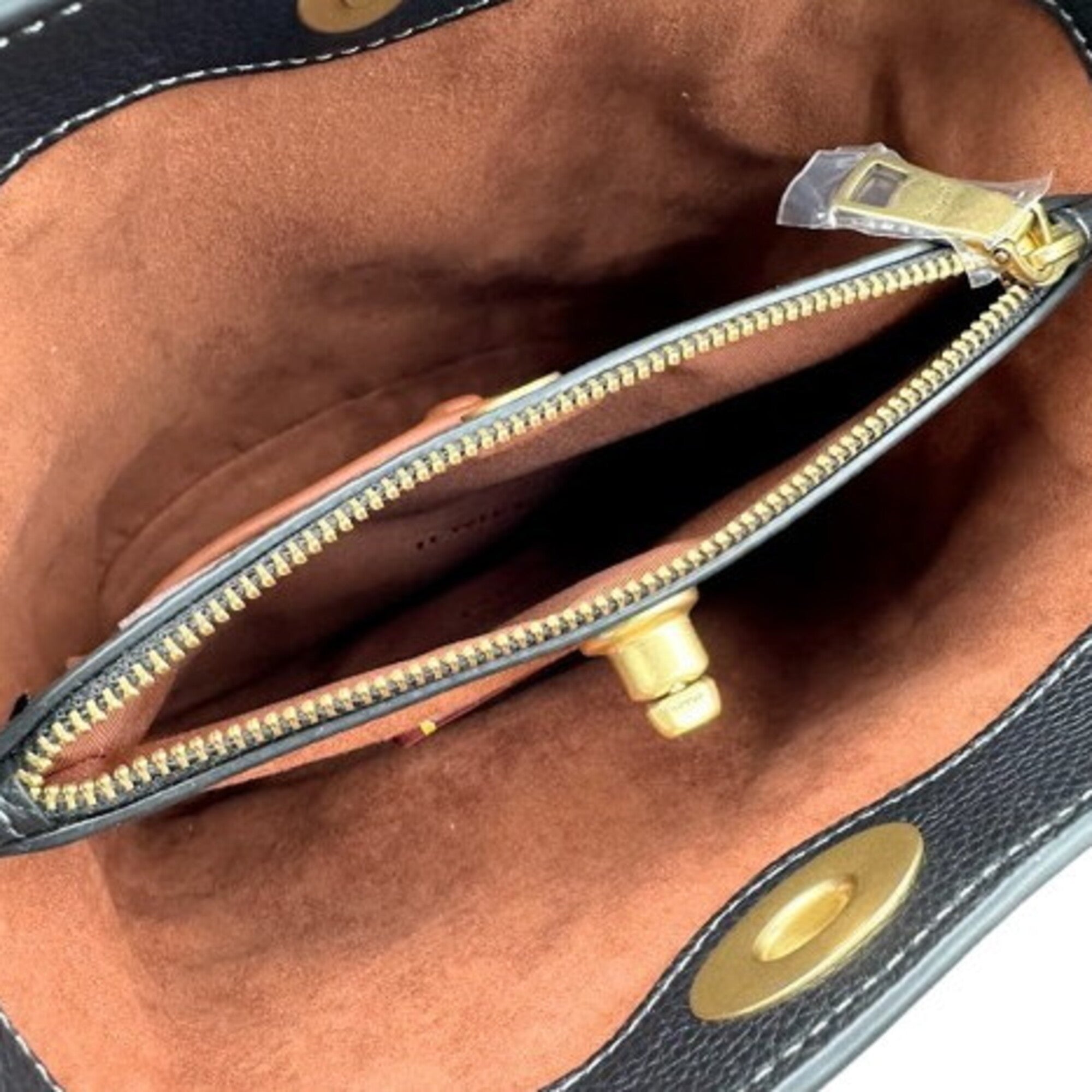 Coach Black Leather Shoulder Bag (Pre-Owned)