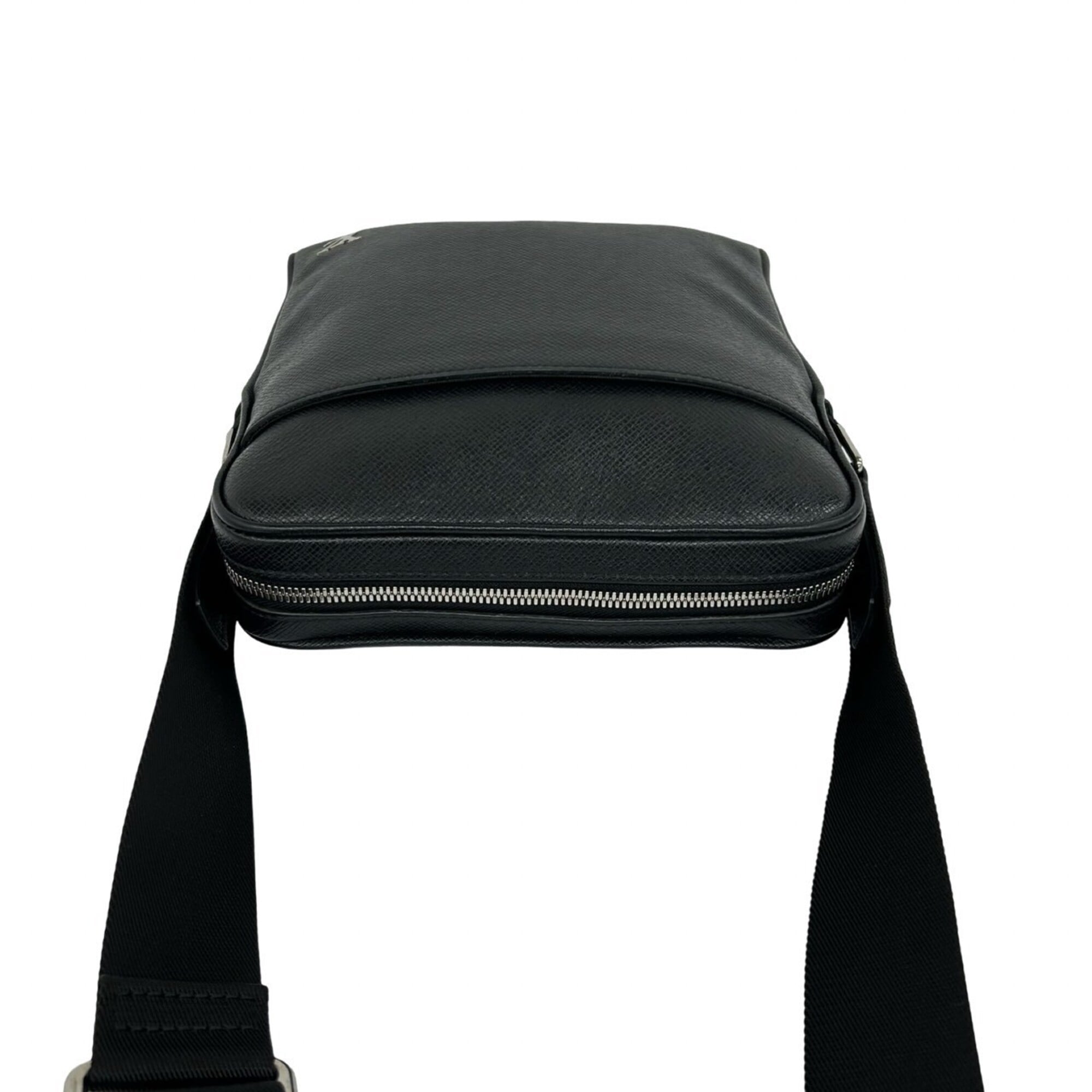 Louis Vuitton Black Leather Pochette Shoulder Bag (Pre-Owned)