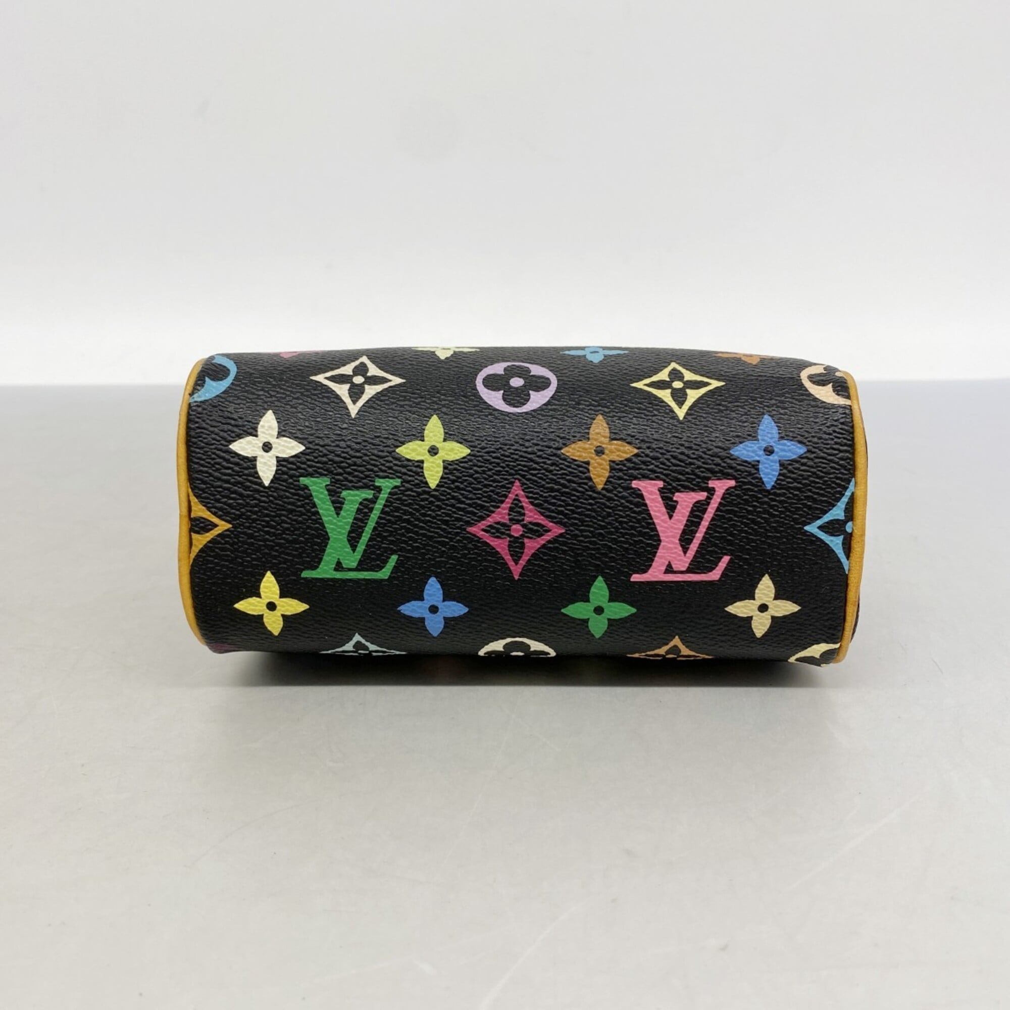 Louis Vuitton Noir Handbag (Pre-Owned)