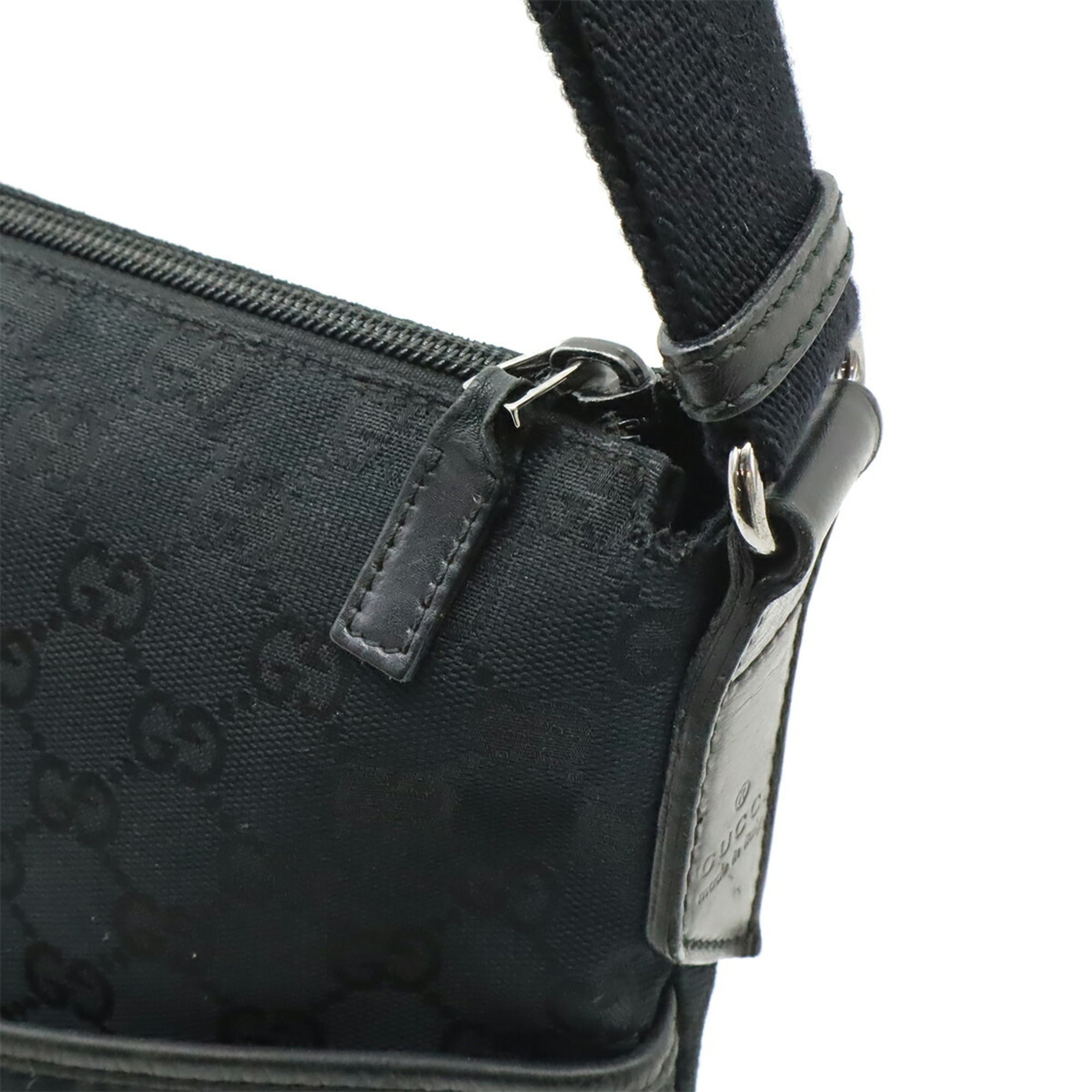 Gucci Black Gg Canvas Handbag Shoulder Bag (Pre-Owned)