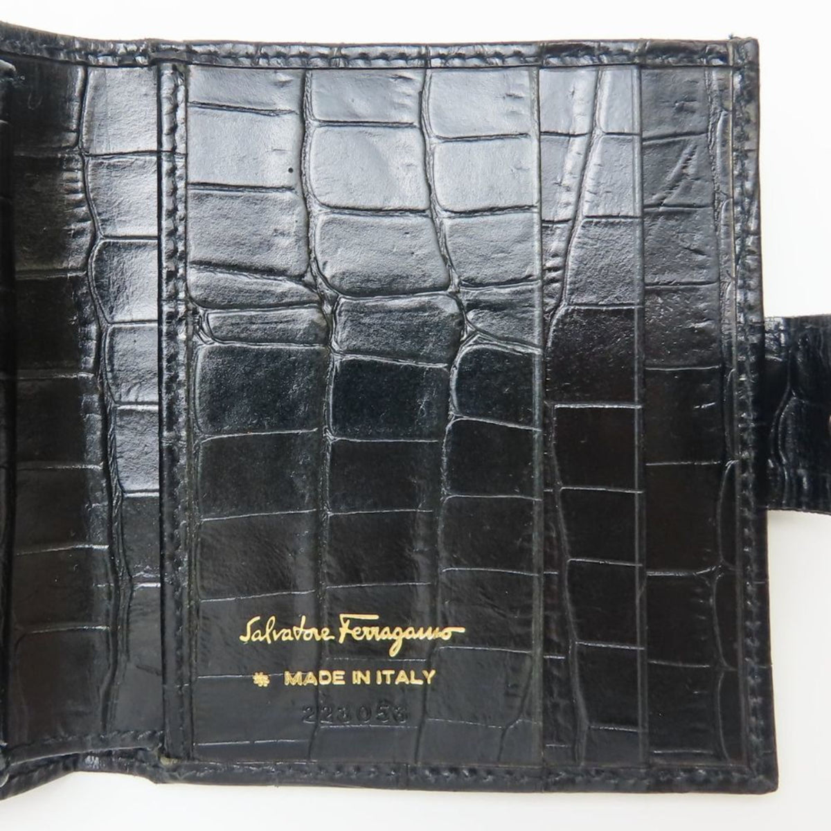 Salvatore Ferragamo Vara Black Leather Wallet (Bi-Fold) (Pre-Owned)