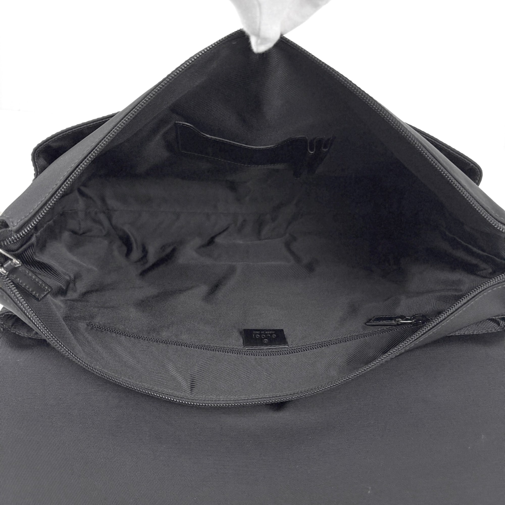 Gucci Black Nylon Leather Messenger Bag Shoulder Bag (Pre-Owned)