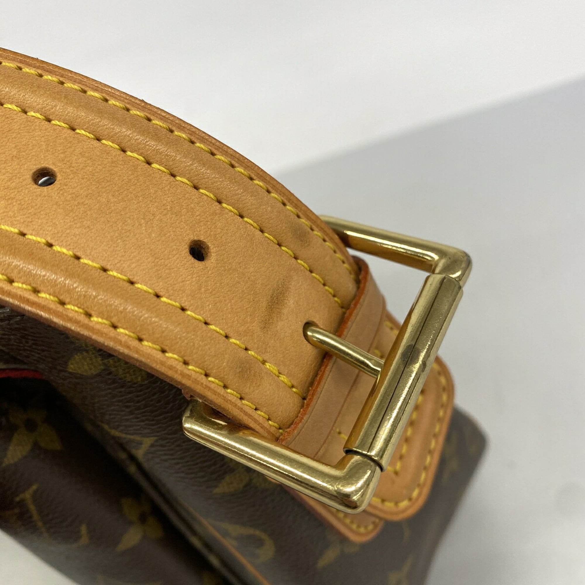 Louis Vuitton Brown Shoulder Bag (Pre-Owned)