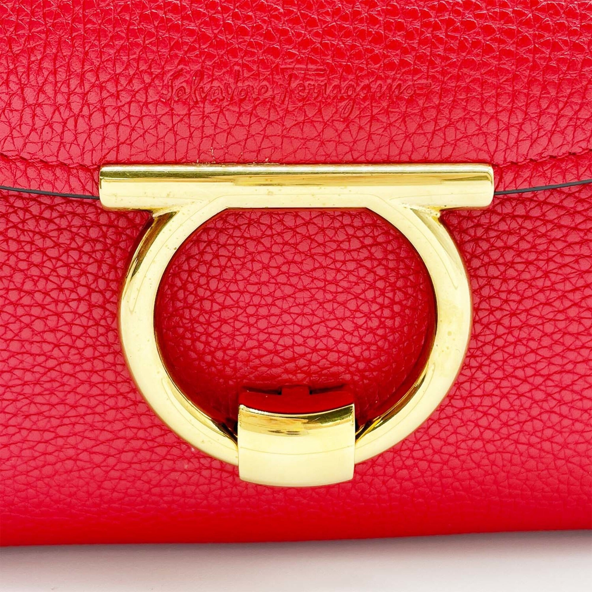 Salvatore Ferragamo Red Color Leather Shoulder Bag (Pre-Owned)
