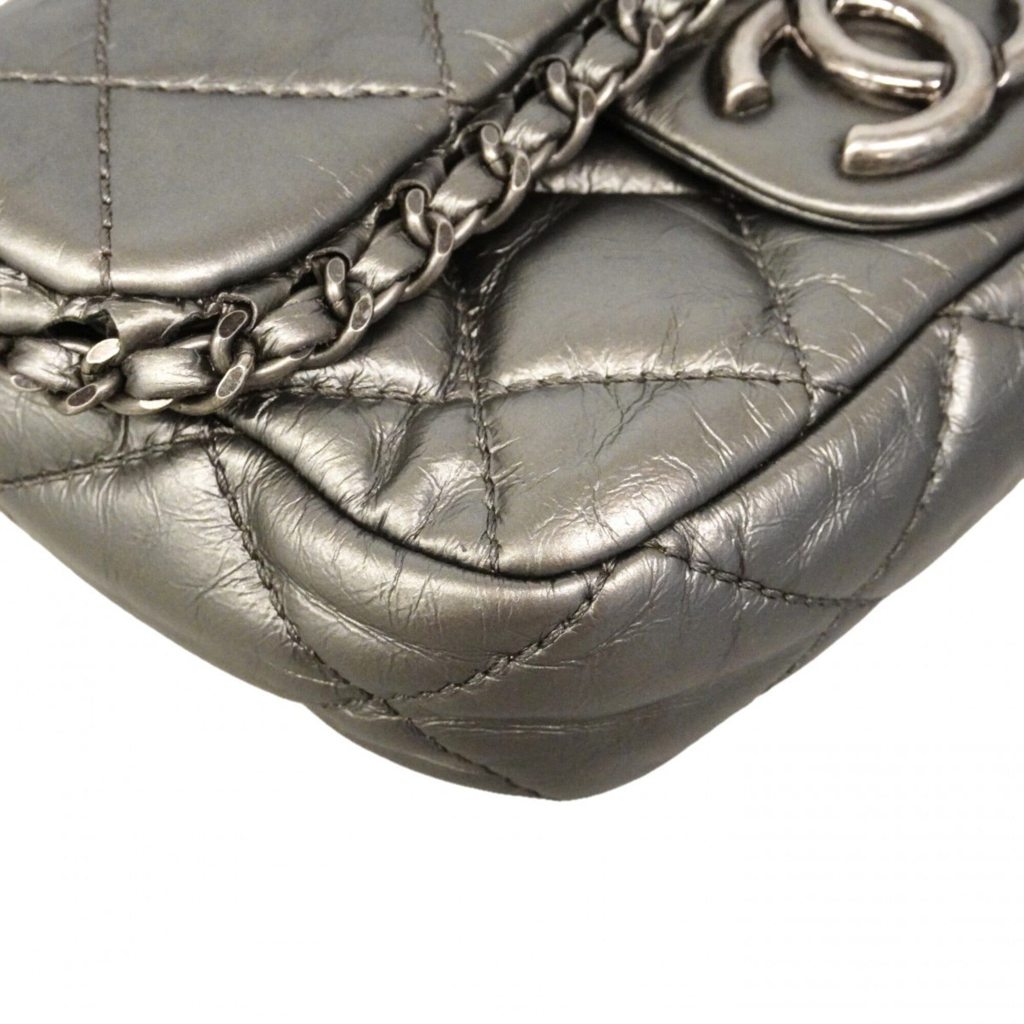 Chanel Silver Leather Shoulder Bag (Pre-Owned)