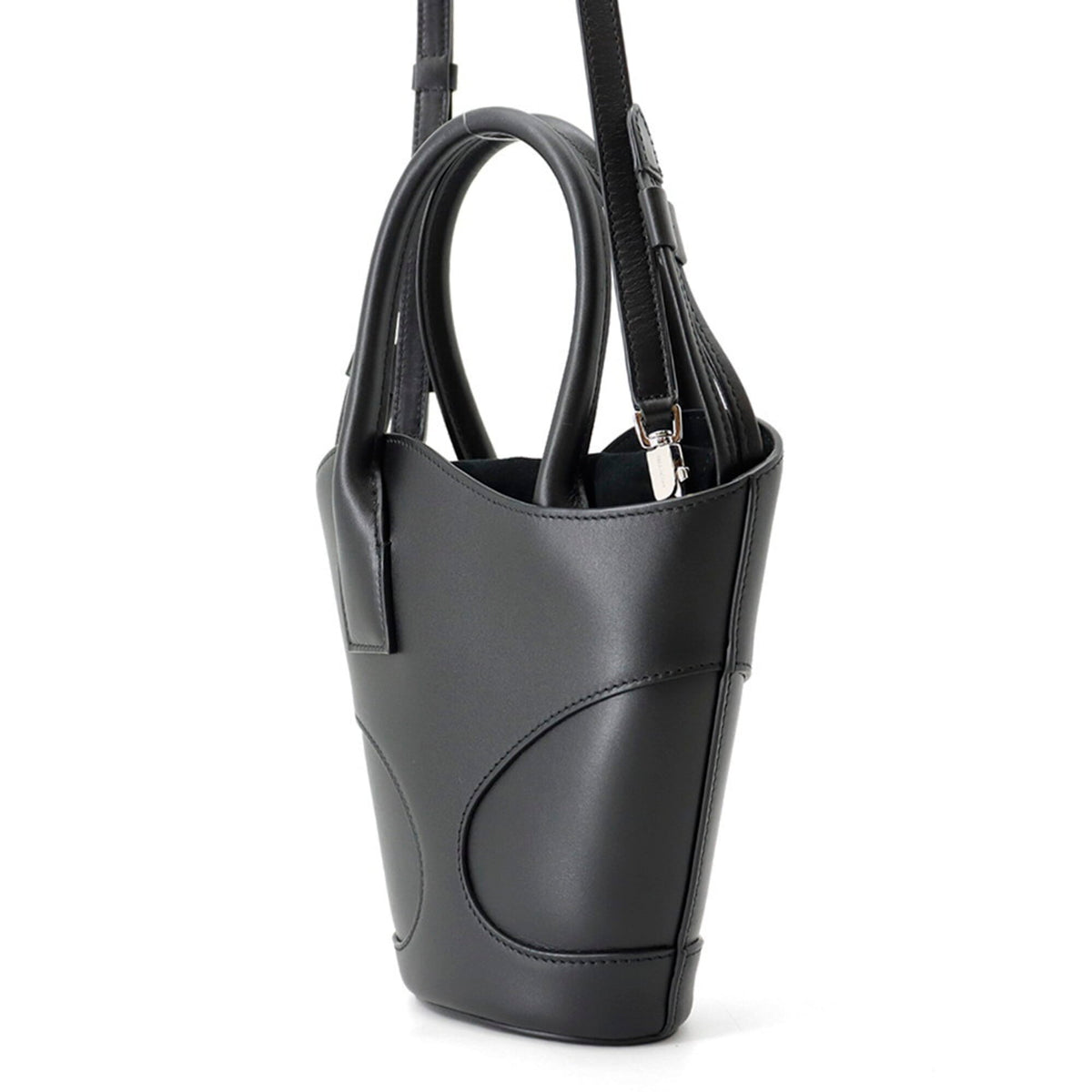 Salvatore Ferragamo Black Leather Handbag (Pre-Owned)