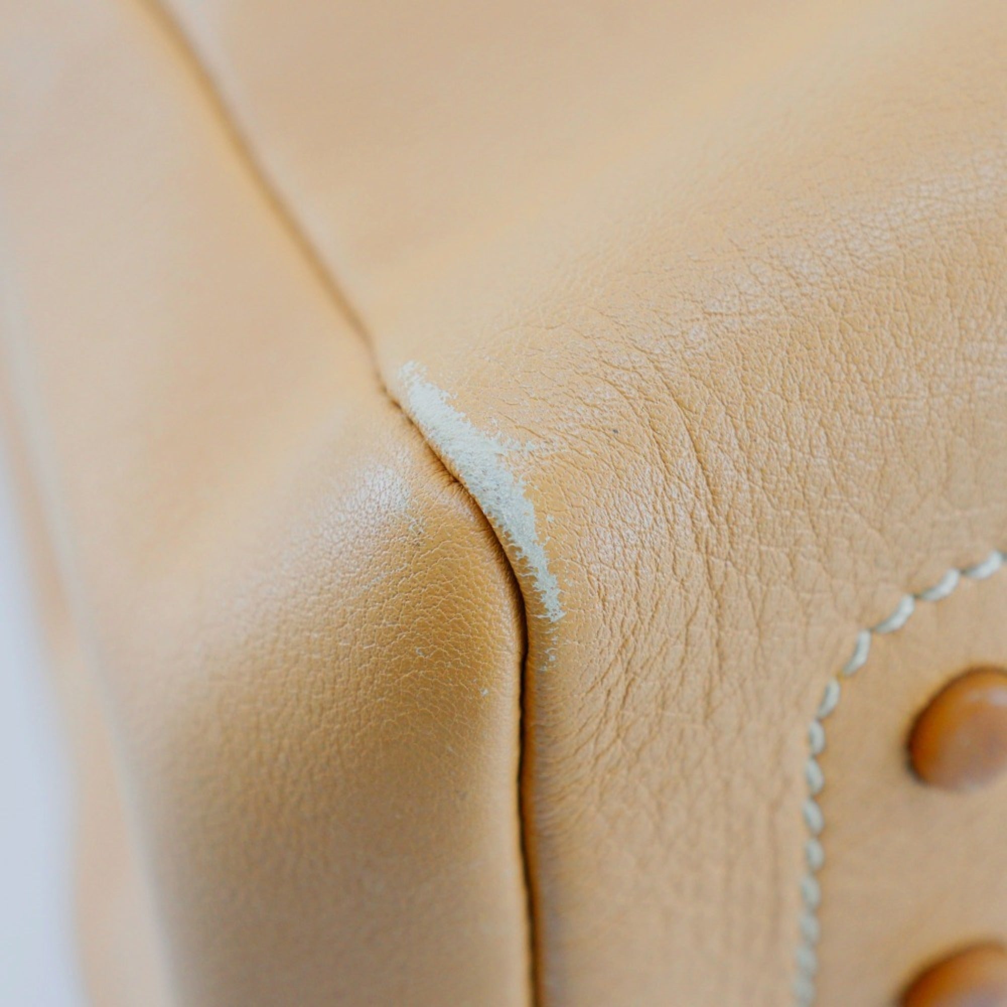 Tod's Beige Leather Shoulder Bag (Pre-Owned)