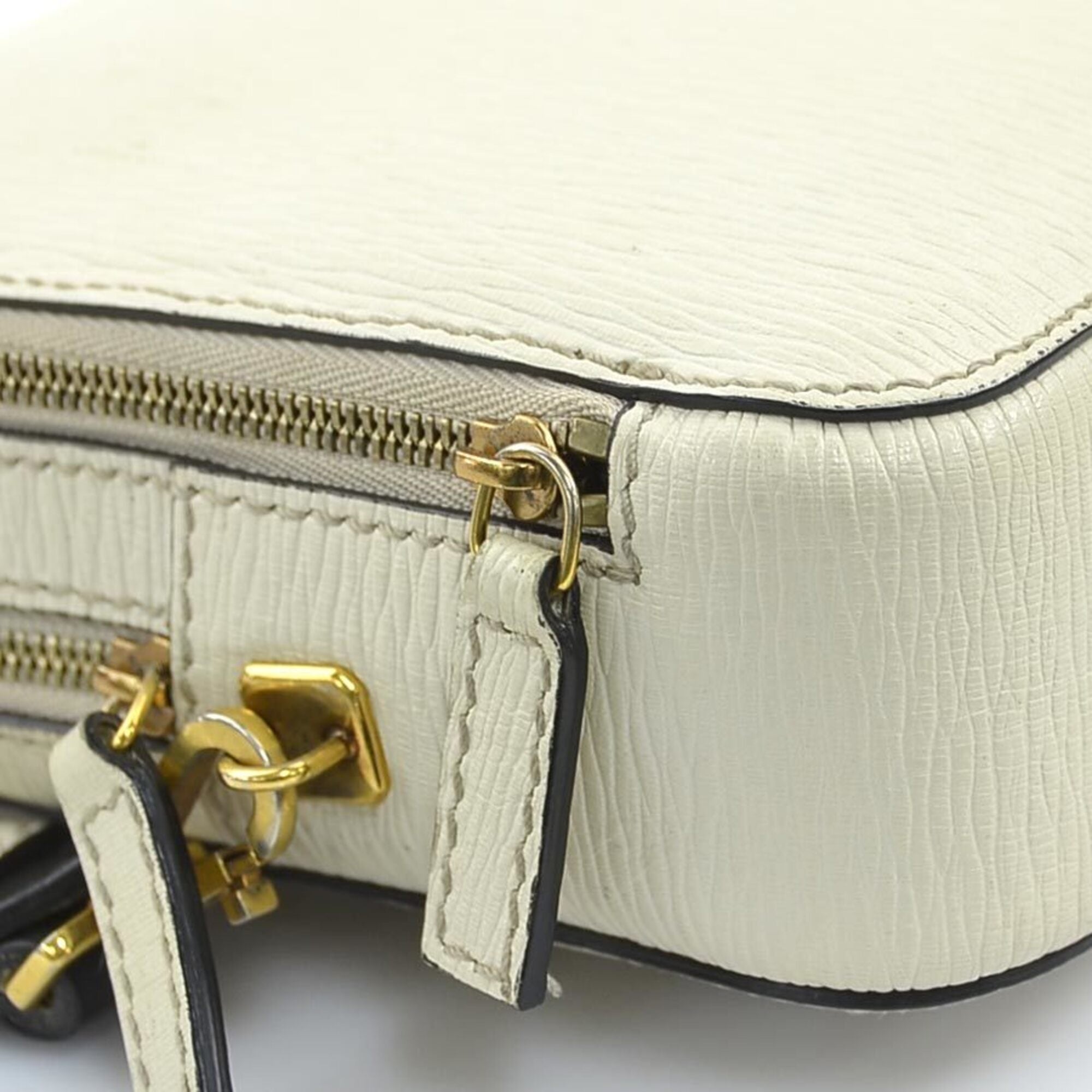 Salvatore Ferragamo Ivory Leather Clutch Bag (Pre-Owned)