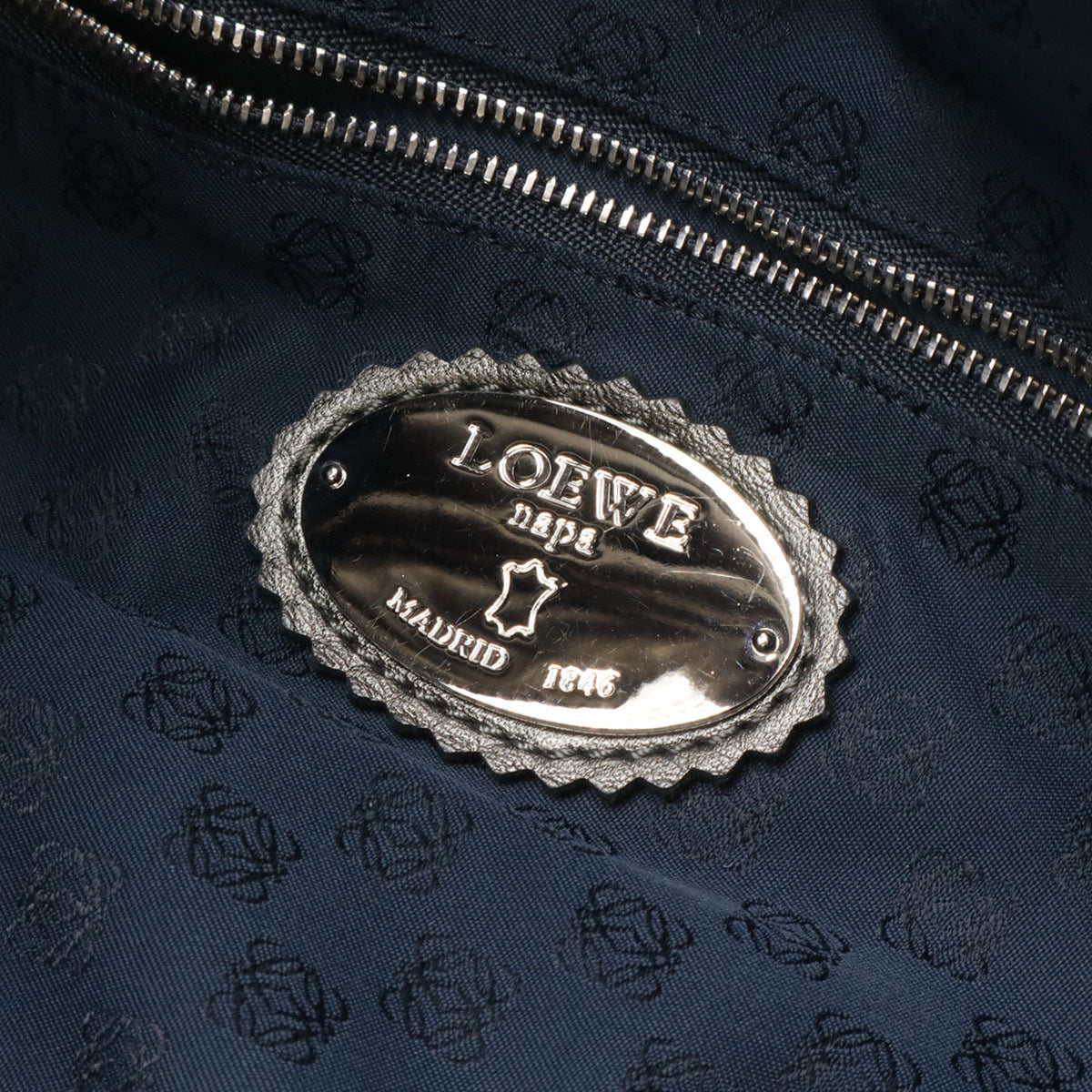 Loewe Metallic Silver Leather Handbag Shoulder Bag (Pre-Owned)