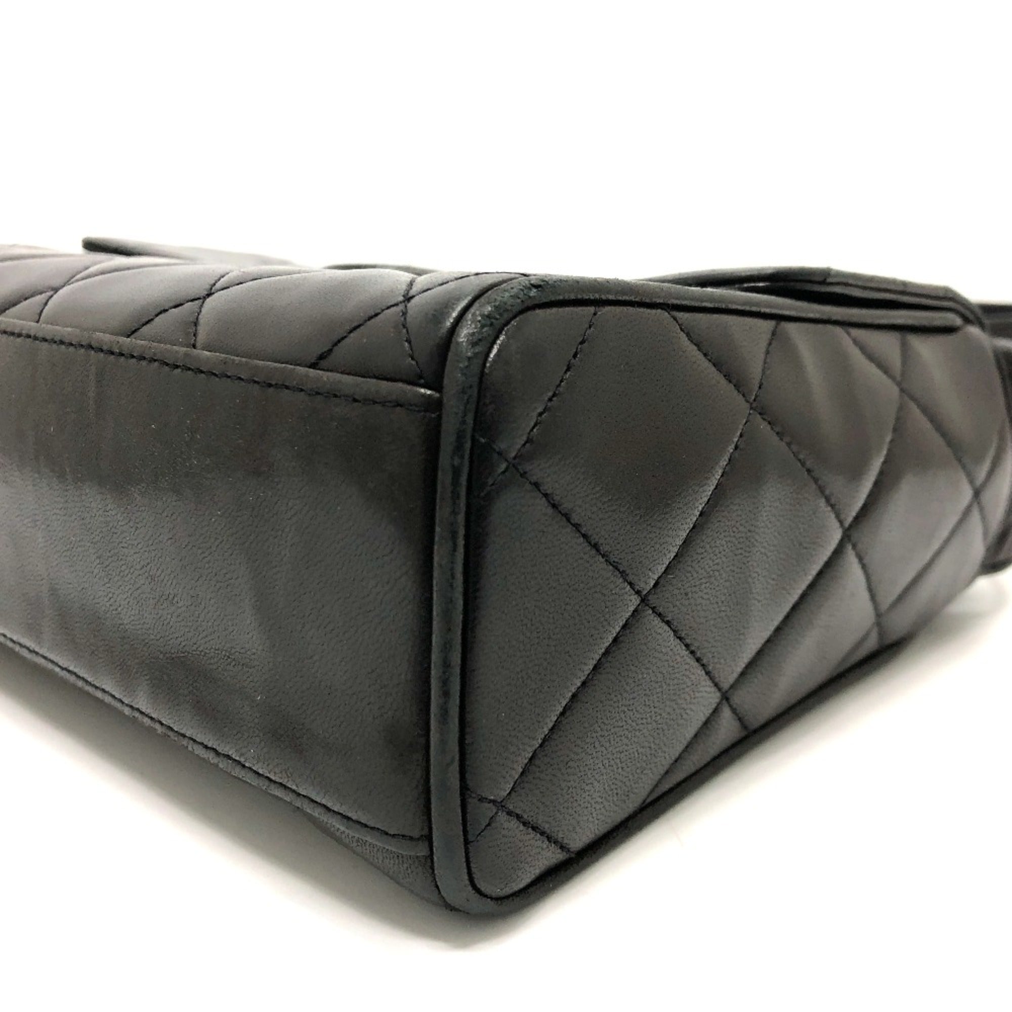 Chanel Black Leather Shoulder Bag (Pre-Owned)
