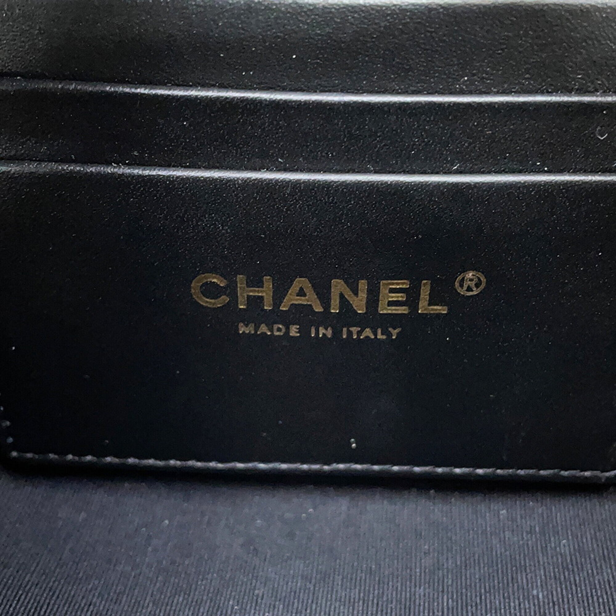 Chanel Matelasse White Grained Calfskin Shoulder Bag (Pre-Owned)
