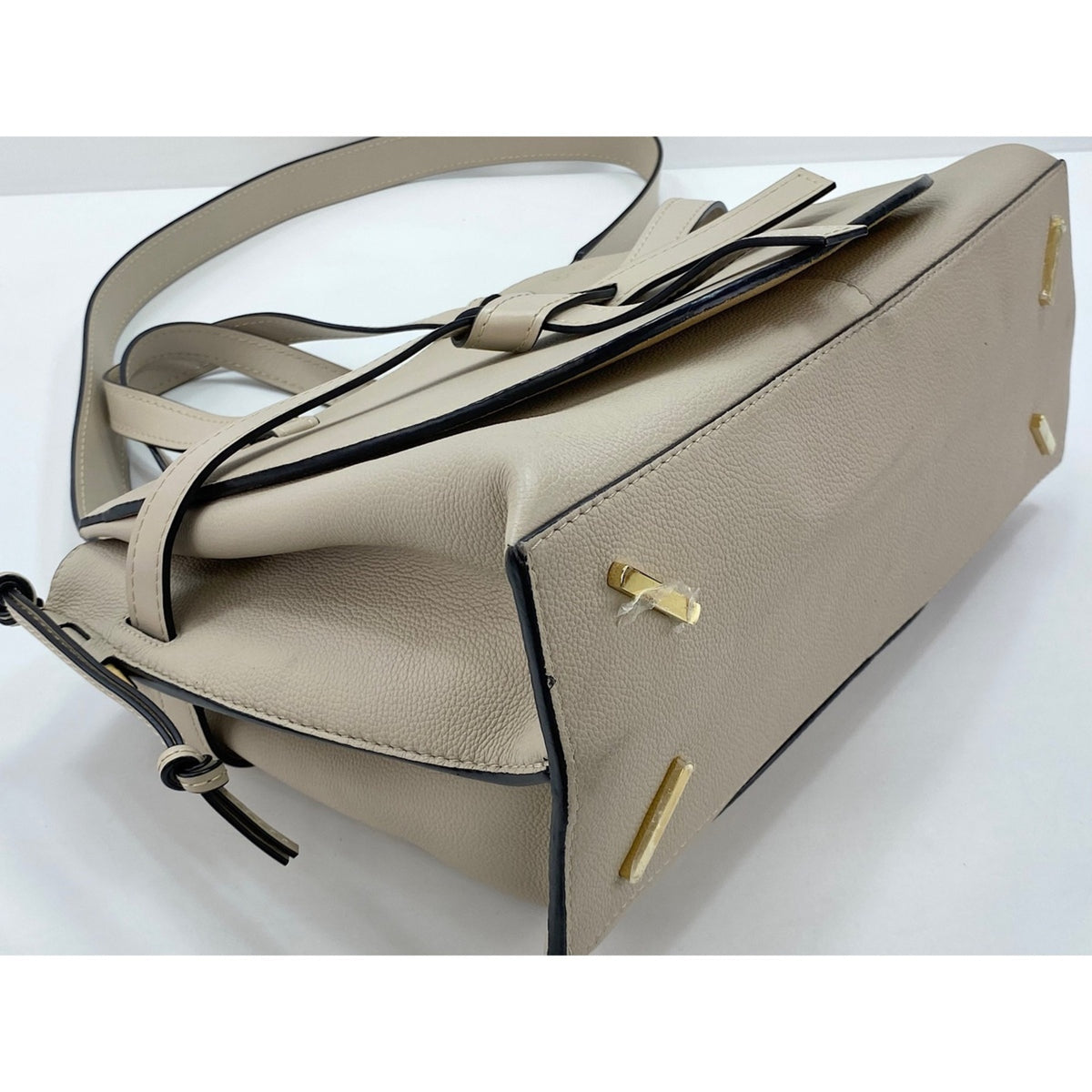 Loewe Beige Handbag (Pre-Owned)