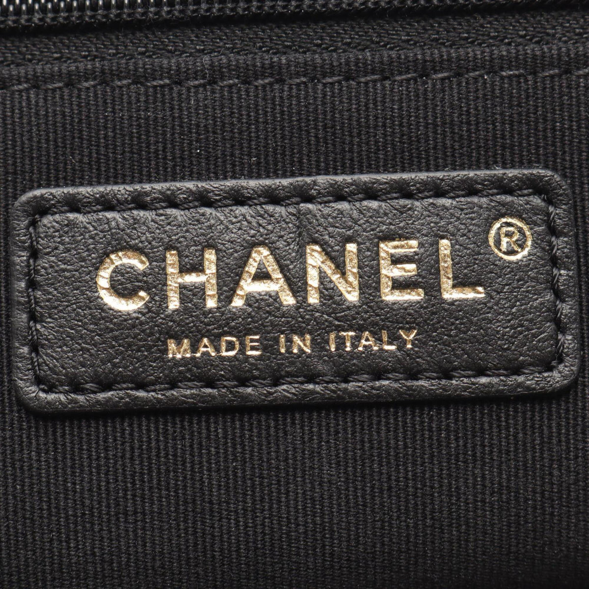 Chanel Matelasse Black Leather Shoulder Bag (Pre-Owned)