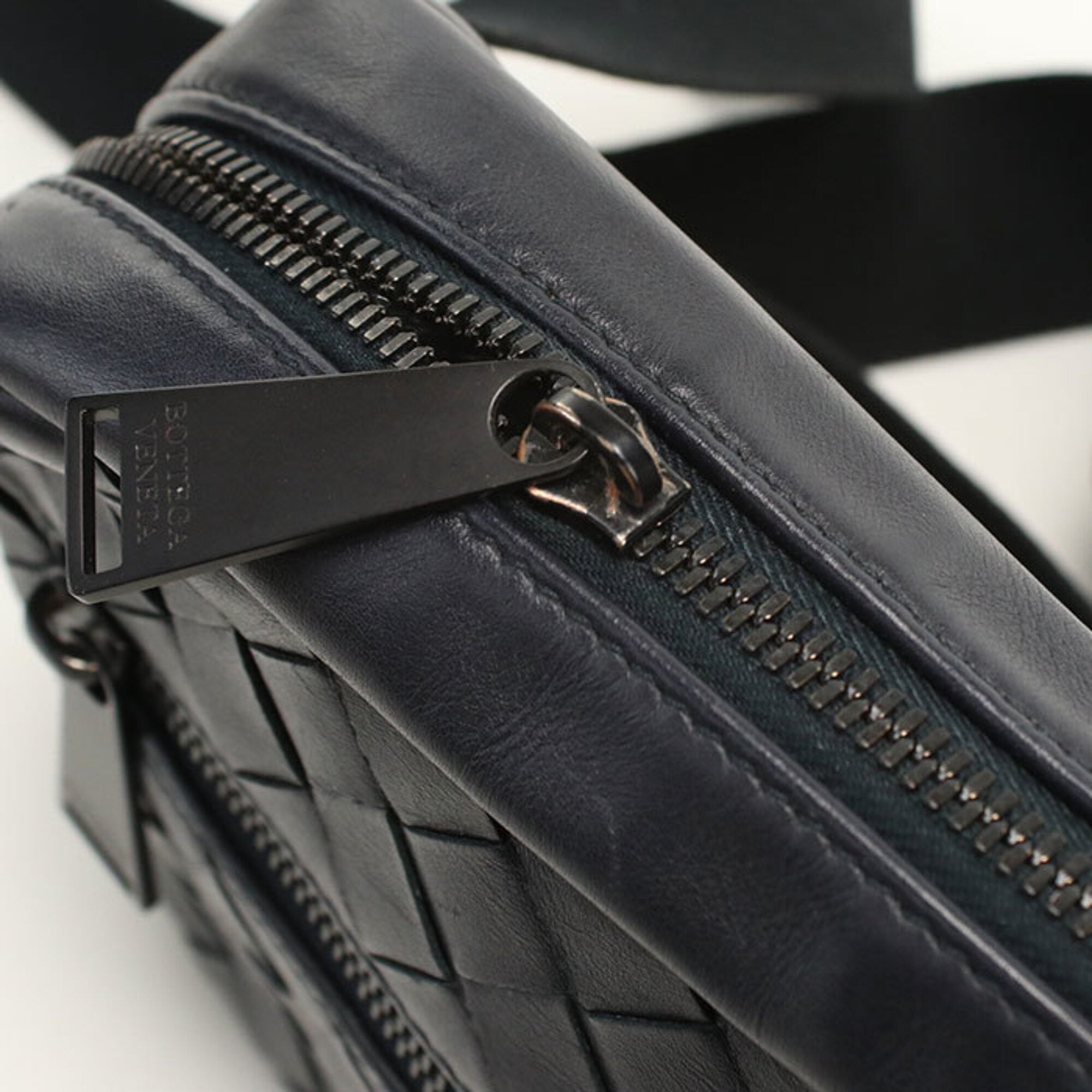 Bottega Veneta Black Leather Sling Bag (Pre-Owned)