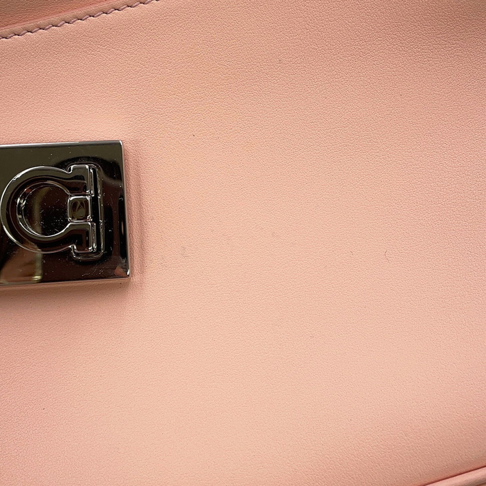 Salvatore Ferragamo Light Pink Leather Handbag Shoulder Bag (Pre-Owned)