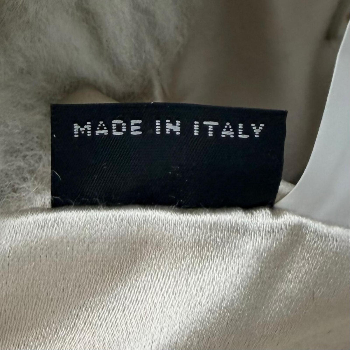Miu Miu White Fur Handbag (Pre-Owned)