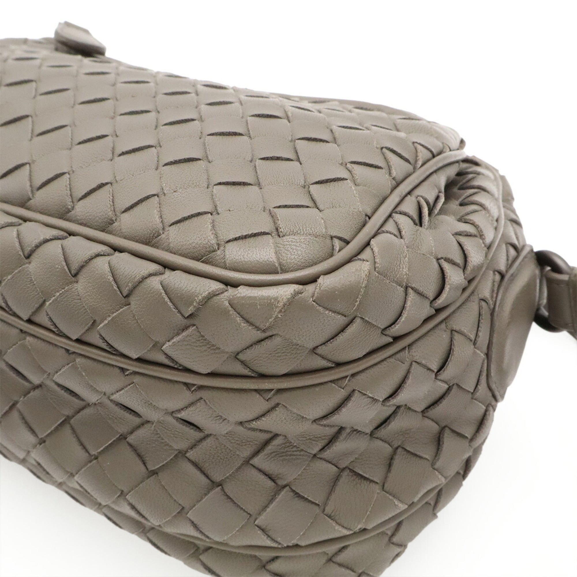 Bottega Veneta Gray Leather Pochette Shoulder Bag (Pre-Owned)