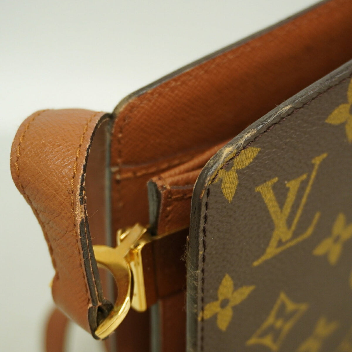 Louis Vuitton Brown Shoulder Bag (Pre-Owned)
