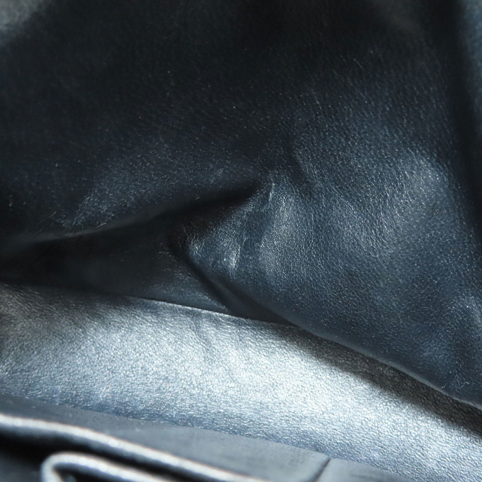 Chanel Black Leather Shoulder Bag (Pre-Owned)