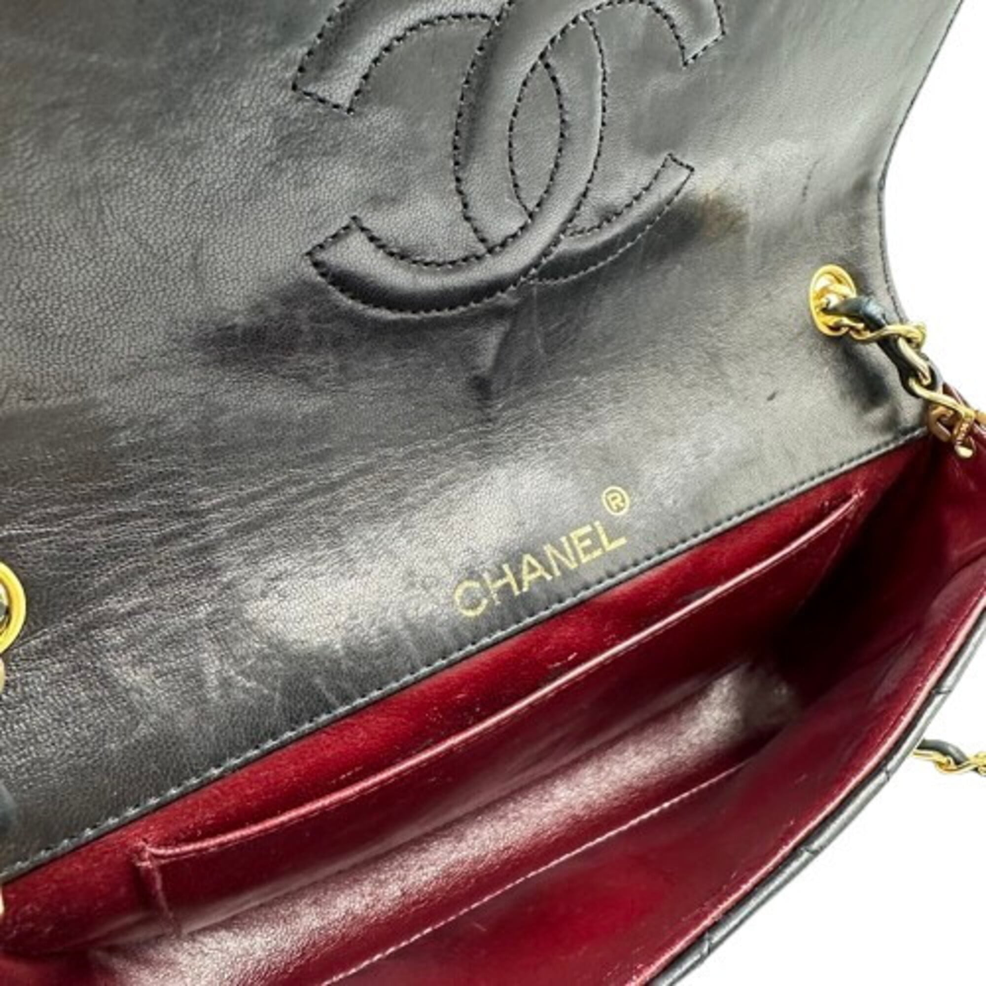 Chanel Black Leather Shoulder Bag (Pre-Owned)