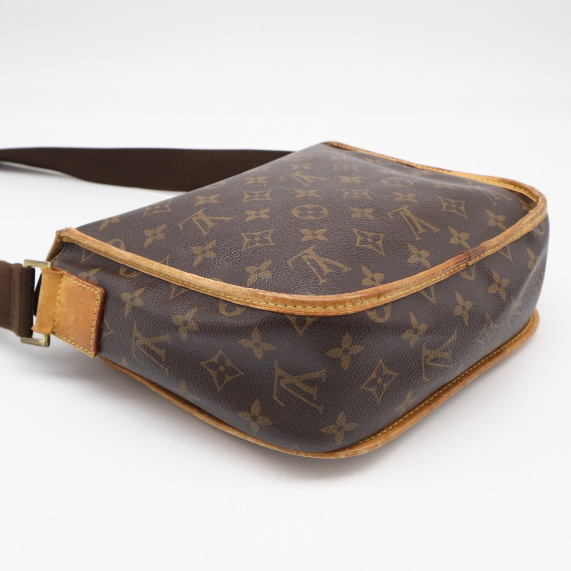 Louis Vuitton Beige Brown Monogram Shoulder Bag (Pre-Owned)