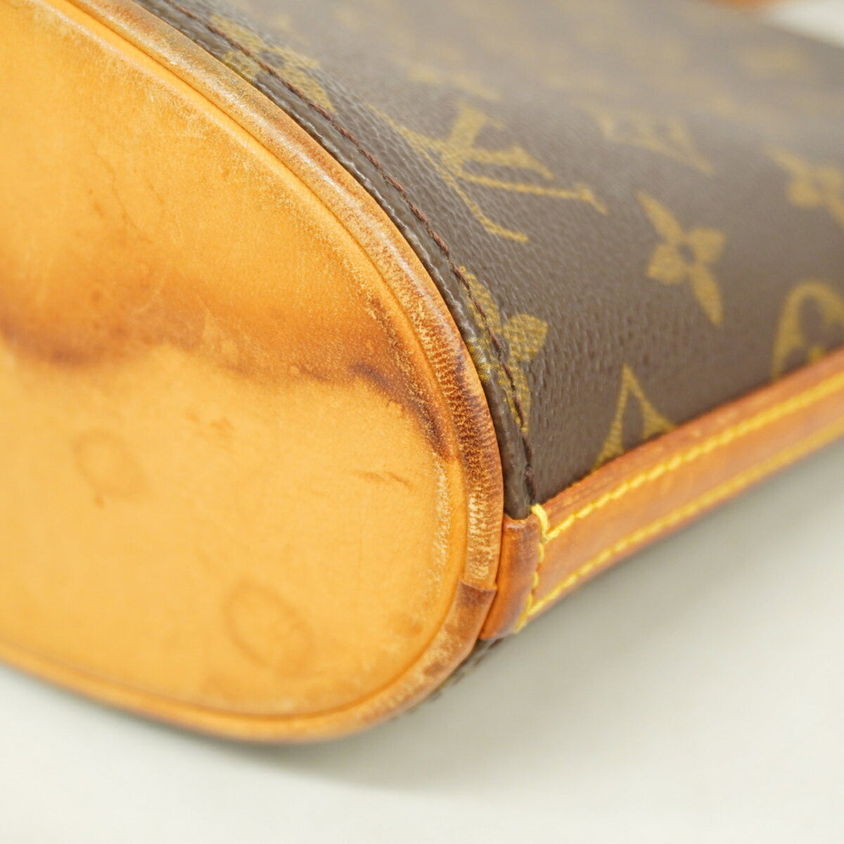 Louis Vuitton Brown Shoulder Bag (Pre-Owned)