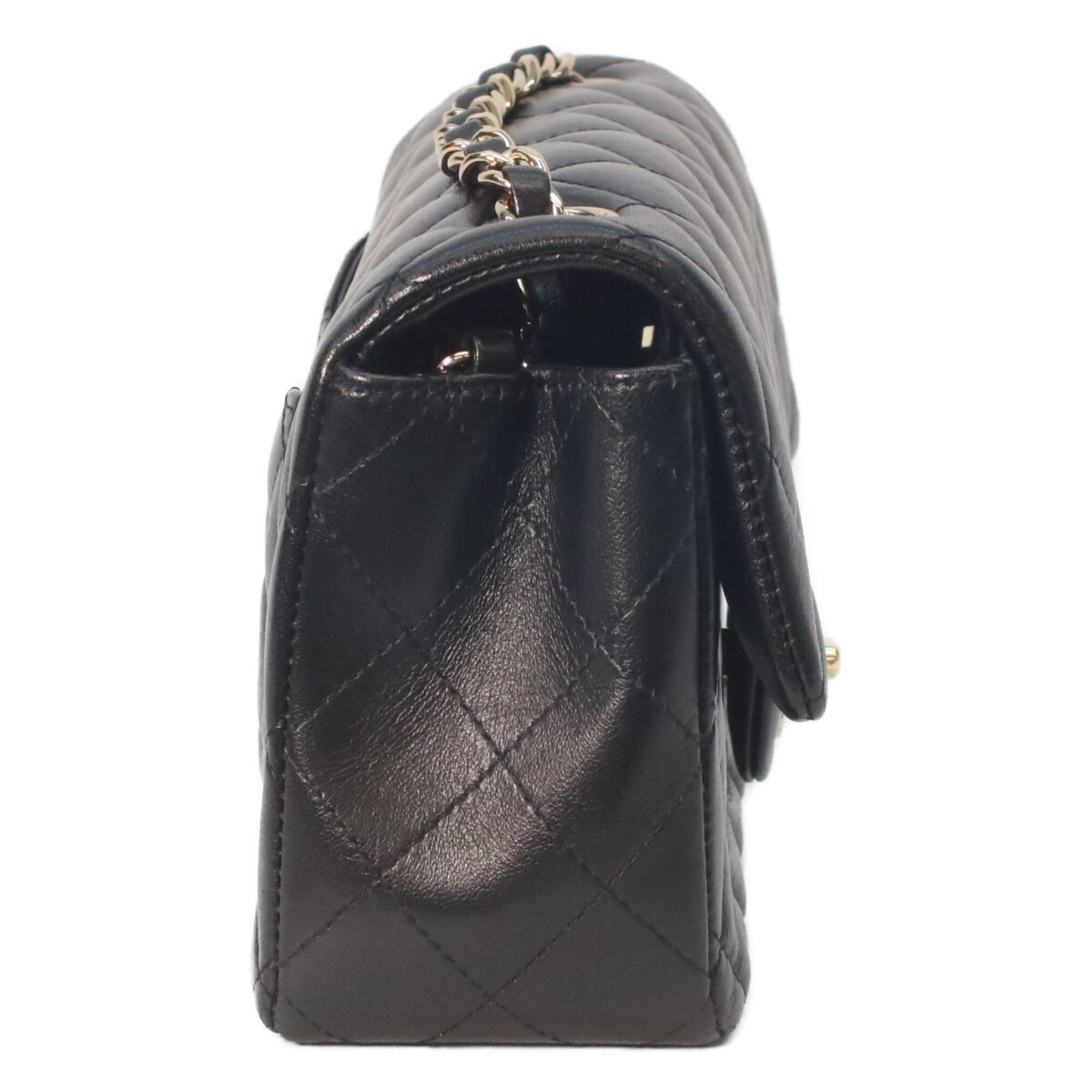 Chanel Black Leather Shoulder Bag (Pre-Owned)