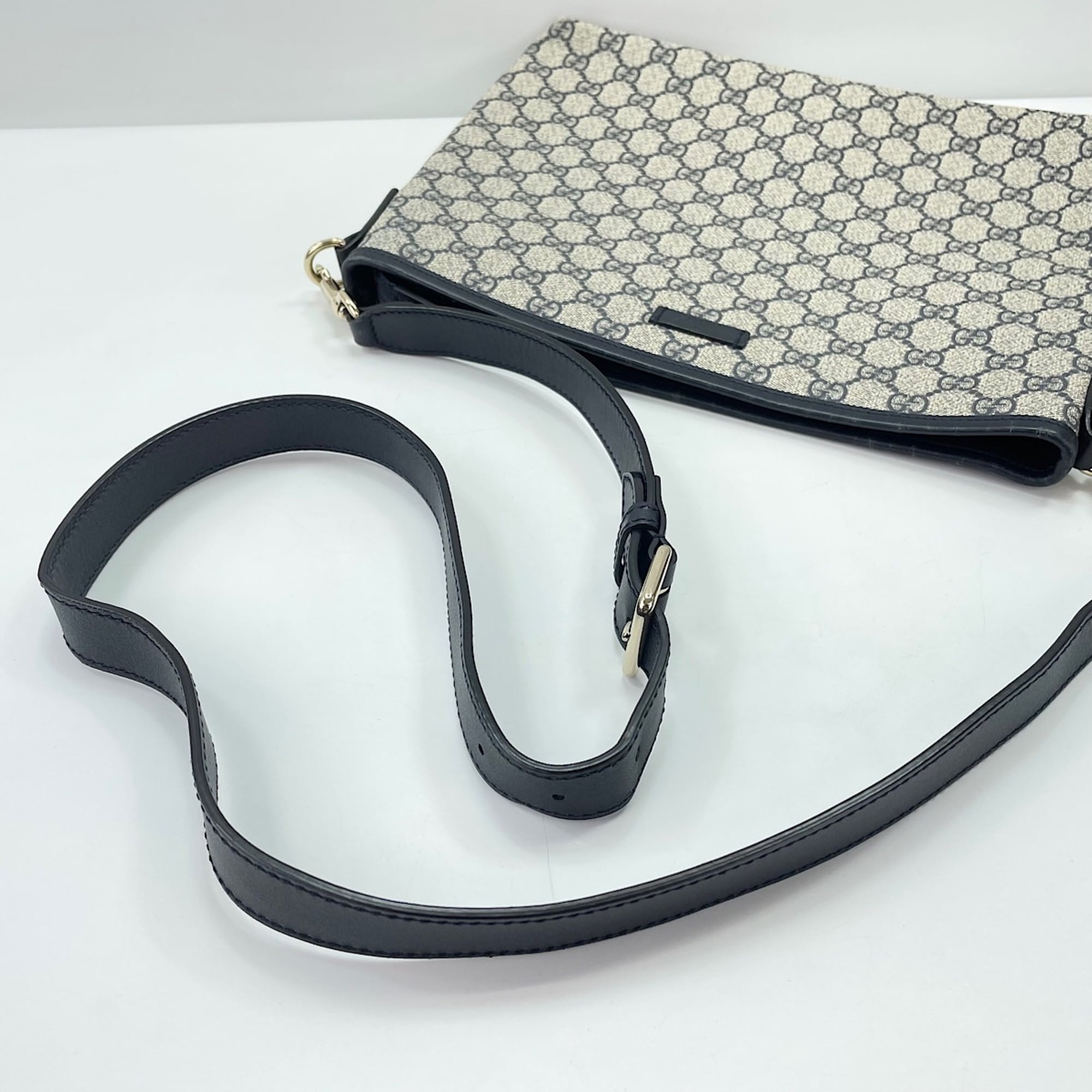 Gucci Navy Shoulder Bag (Pre-Owned)