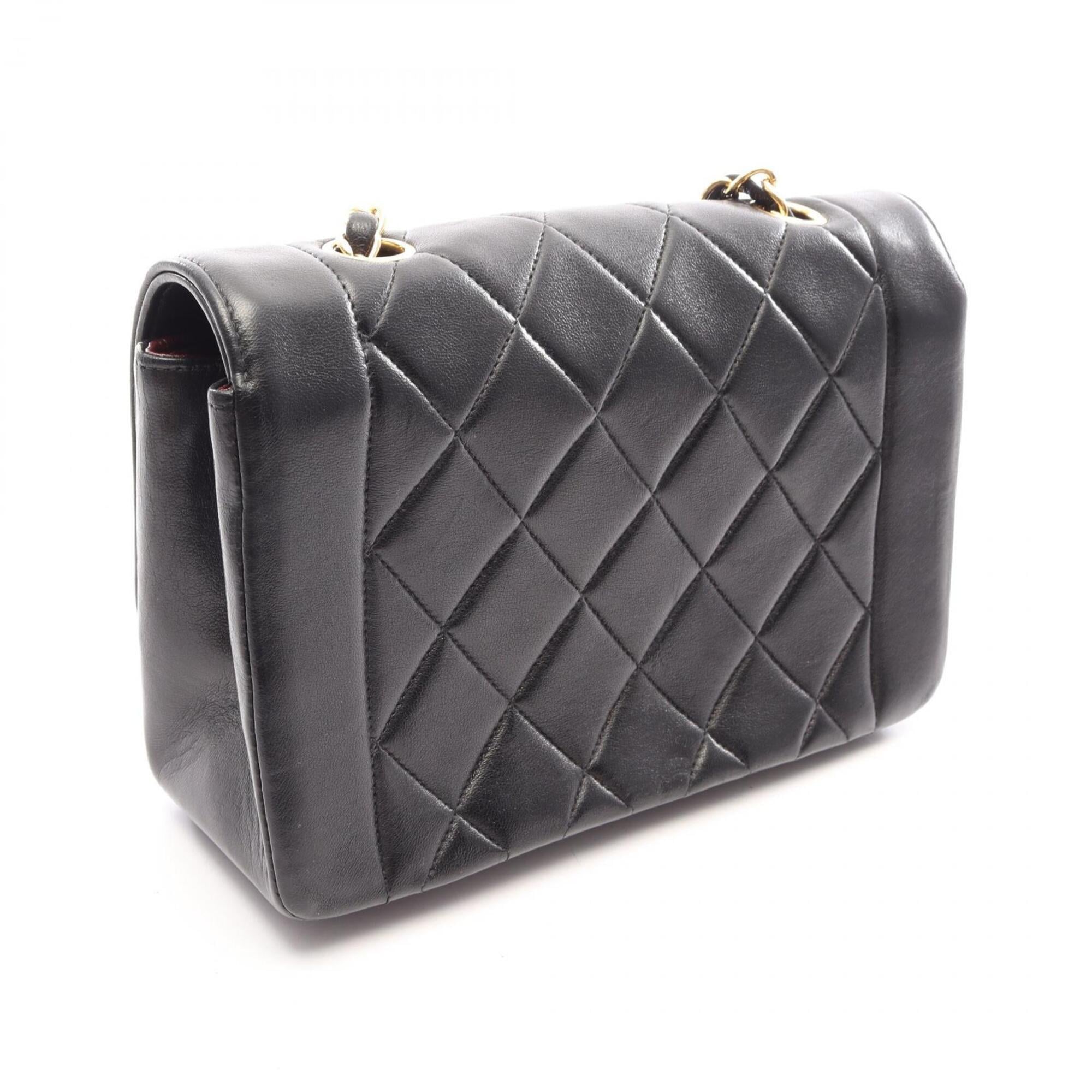 Chanel Black Leather Shoulder Bag (Pre-Owned)