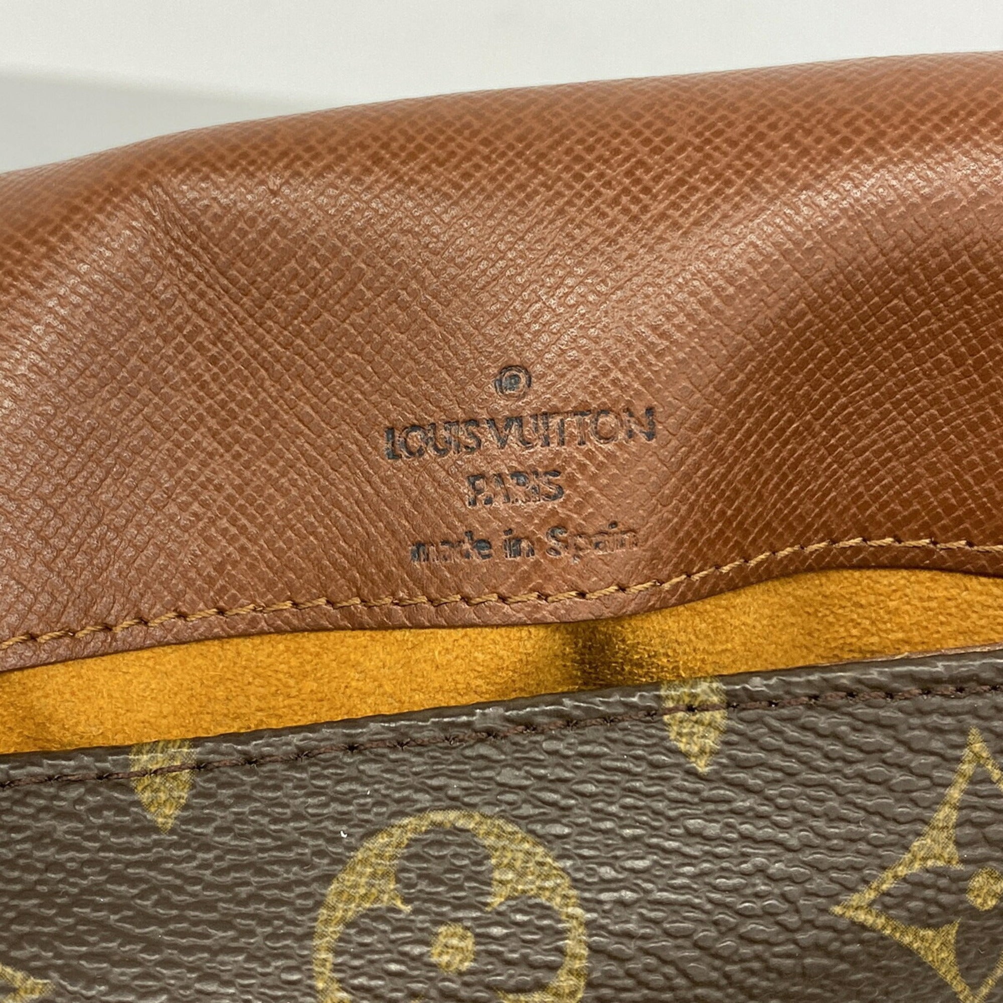 Louis Vuitton Brown Shoulder Bag (Pre-Owned)