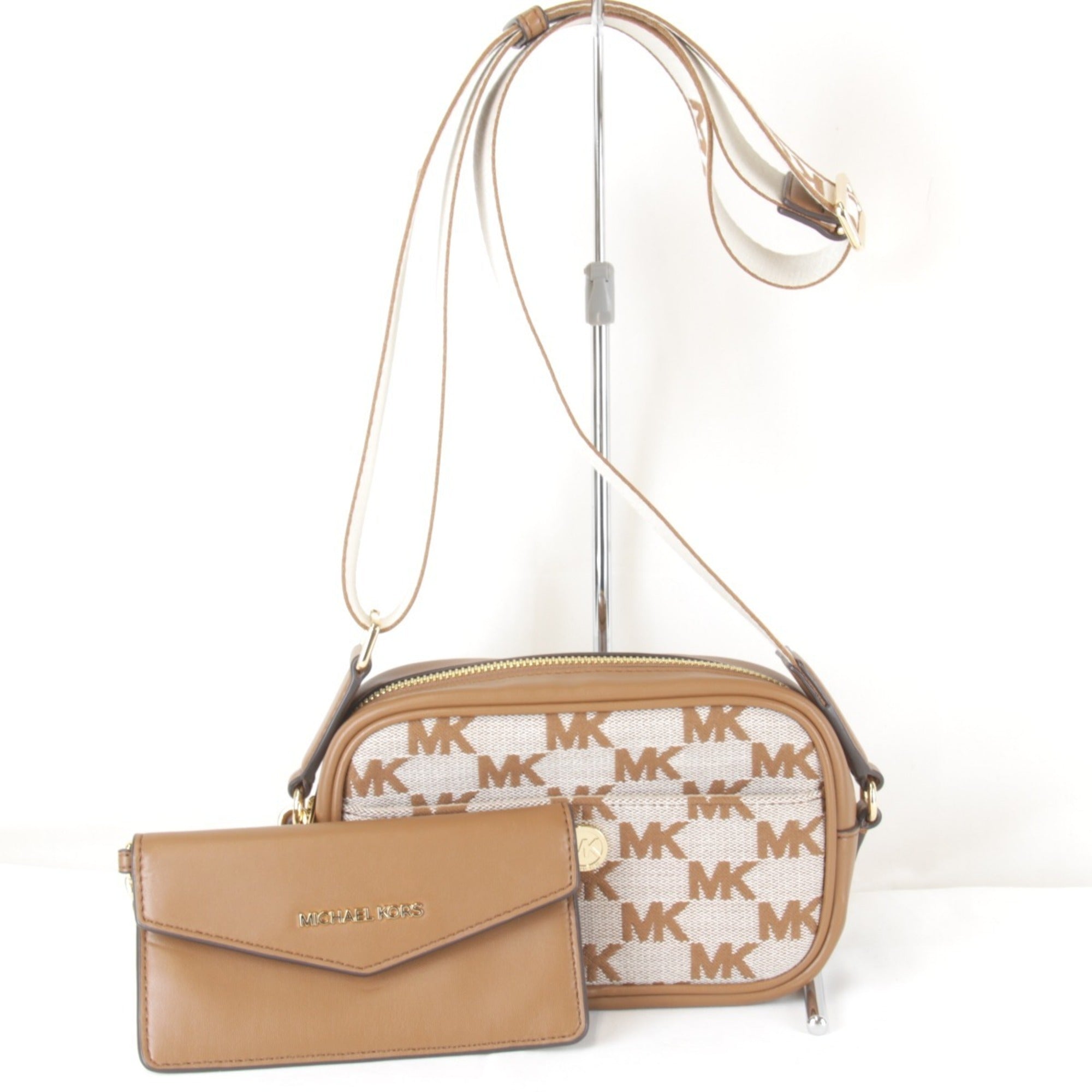 Michael Kors Brown Canvas Leather Pouch Shoulder Bag (Pre-Owned)