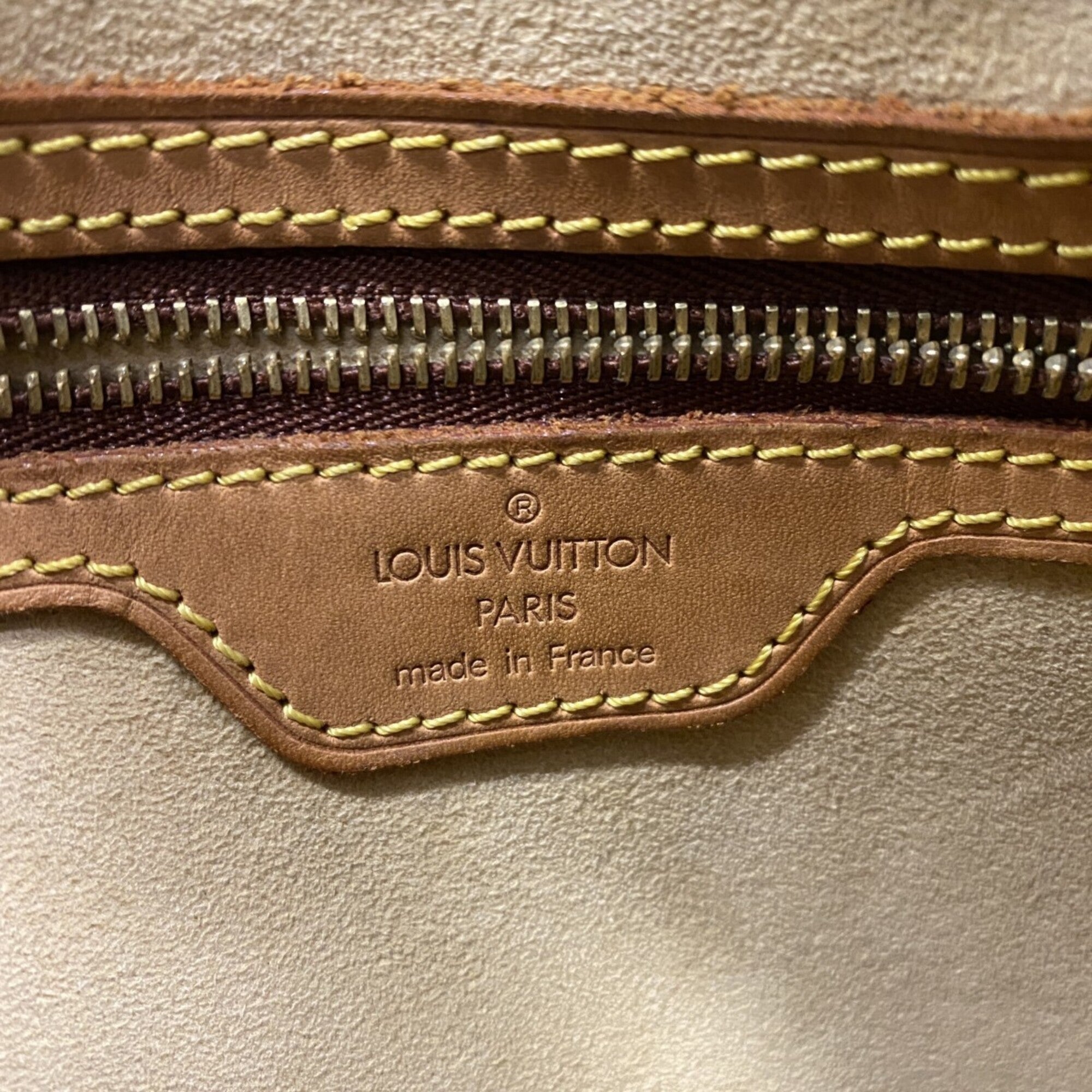 Louis Vuitton Brown Shoulder Bag (Pre-Owned)