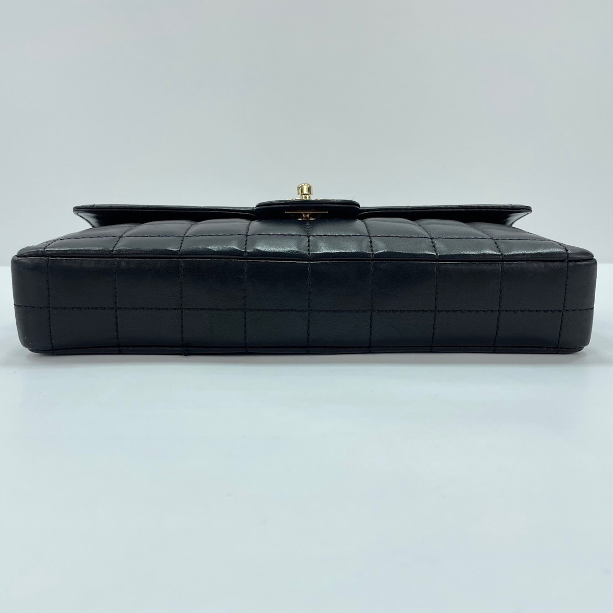 Chanel Black Shoulder Bag (Pre-Owned)