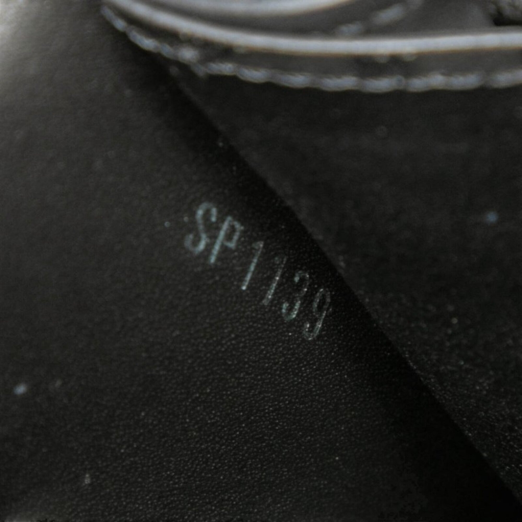 Louis Vuitton Black Leather Shoulder Bag (Pre-Owned)