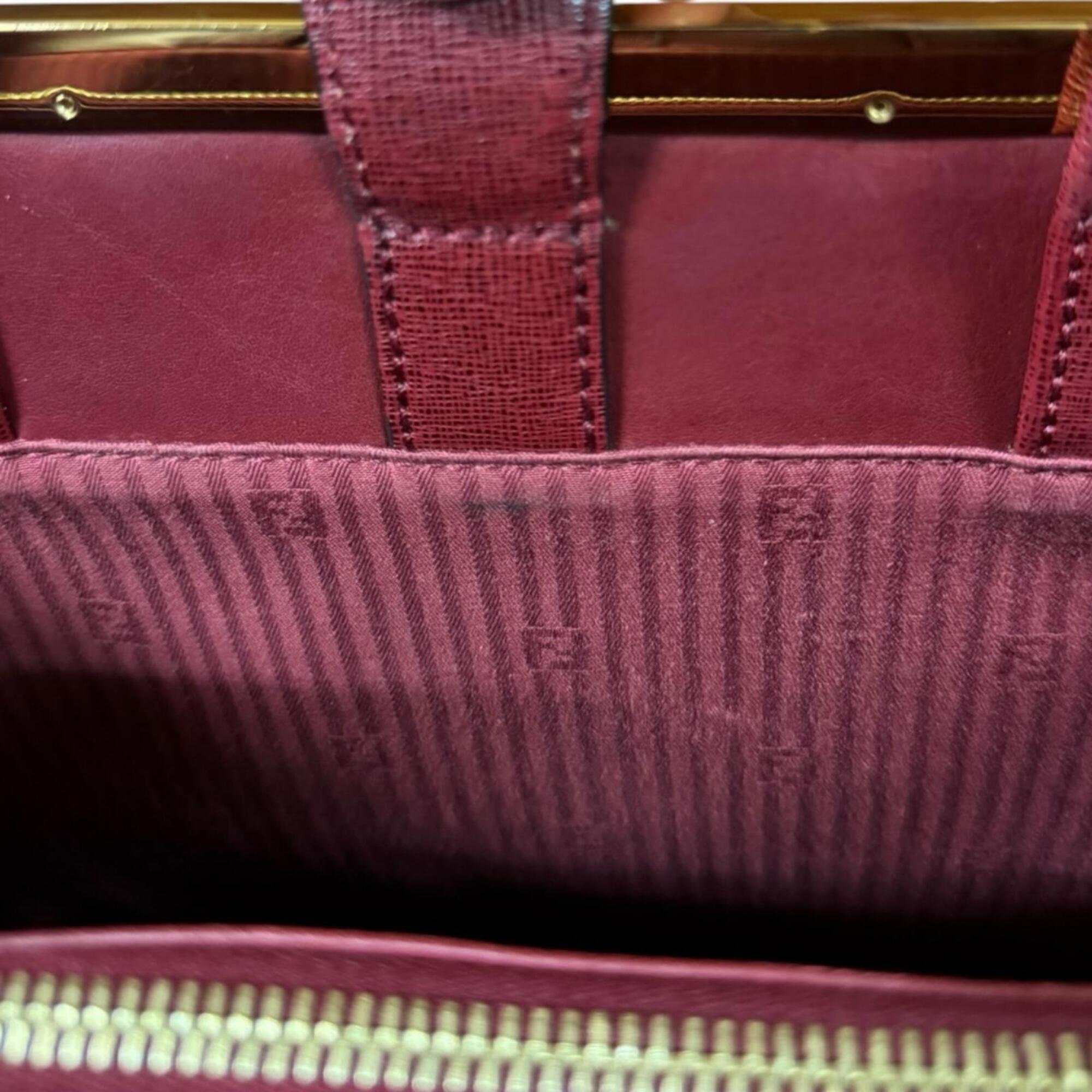 Fendi Red Color White Leather Shoulder Bag (Pre-Owned)