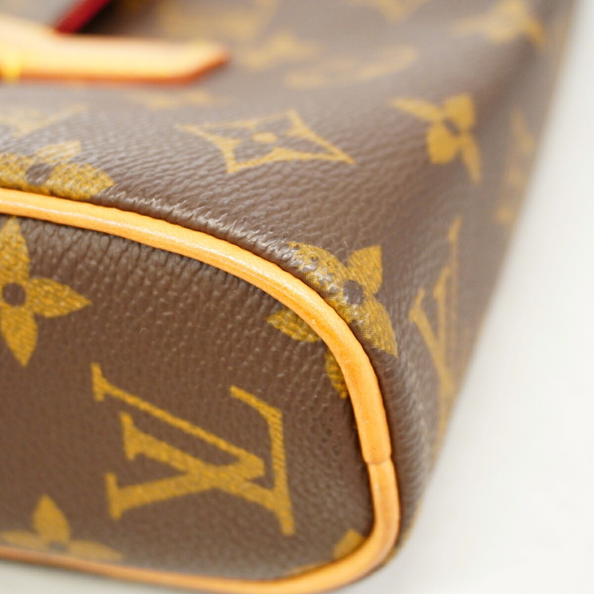 Louis Vuitton Brown Handbag (Pre-Owned)