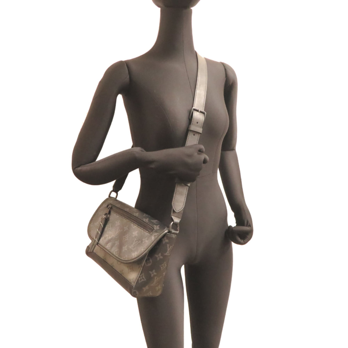 Louis Vuitton Black Monogram Eclipse Shoulder Bag (Pre-Owned)