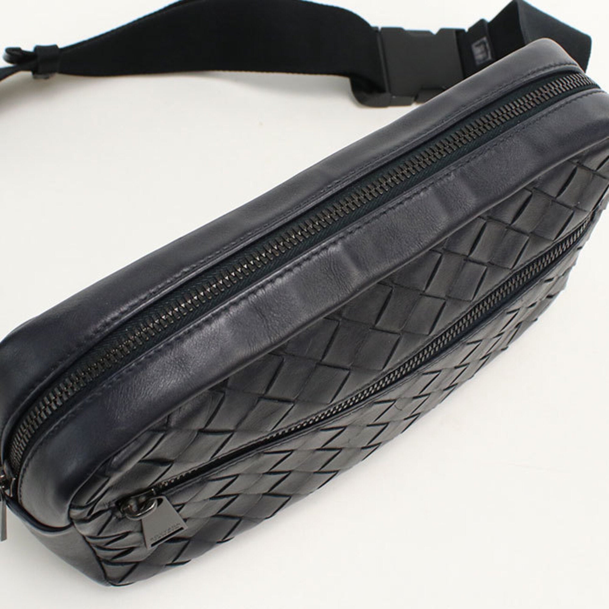 Bottega Veneta Black Leather Sling Bag (Pre-Owned)