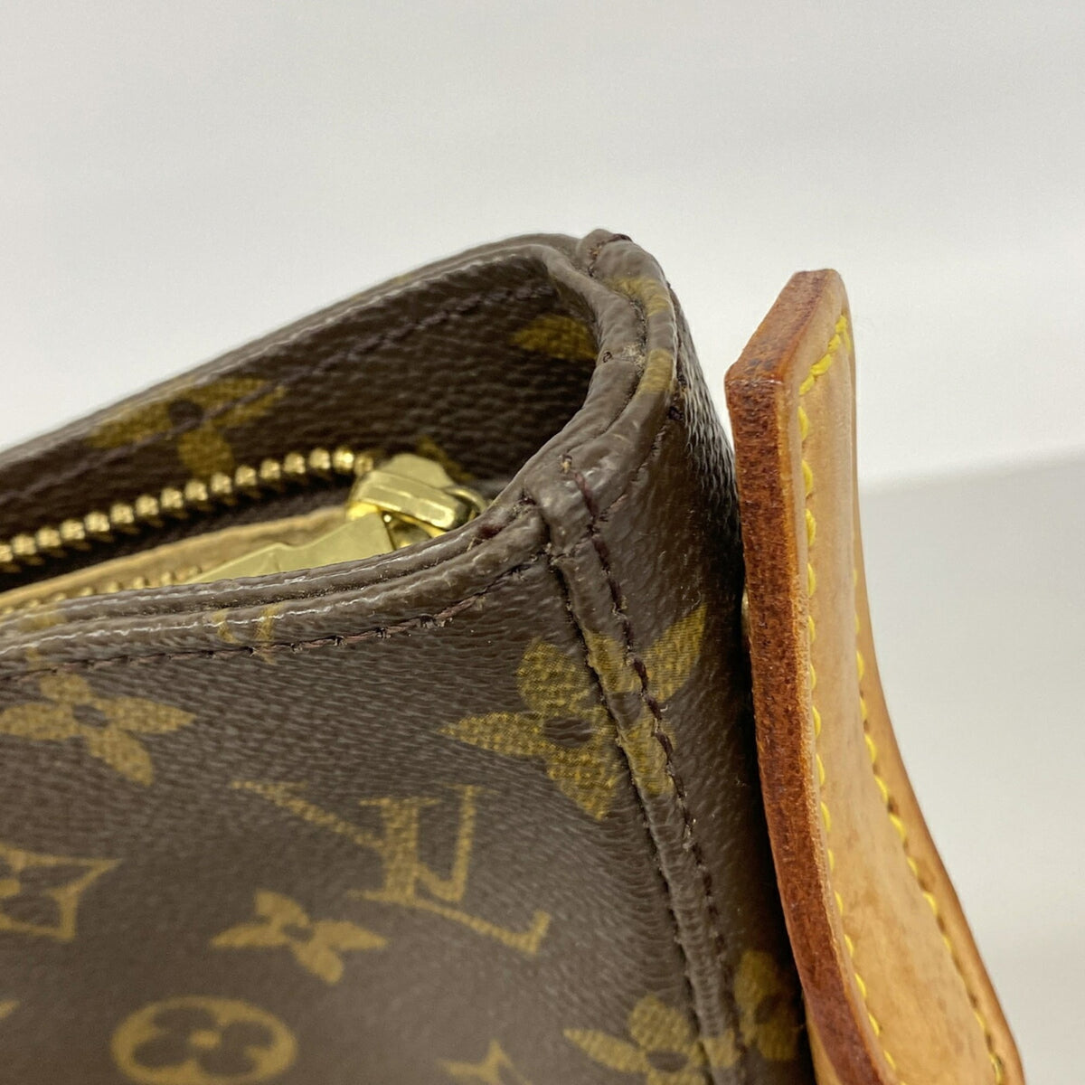 Louis Vuitton Brown Shoulder Bag (Pre-Owned)