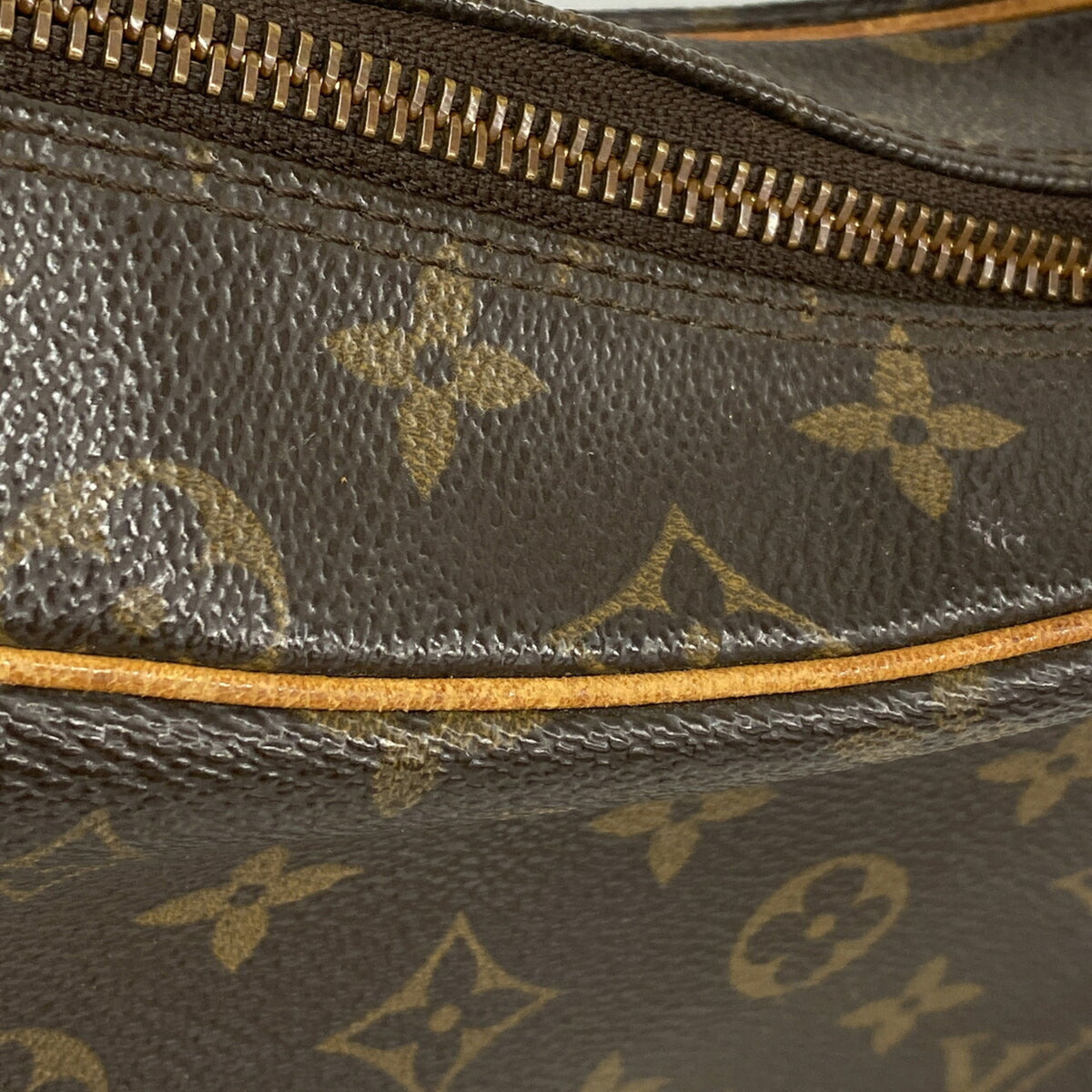 Louis Vuitton Brown Shoulder Bag (Pre-Owned)
