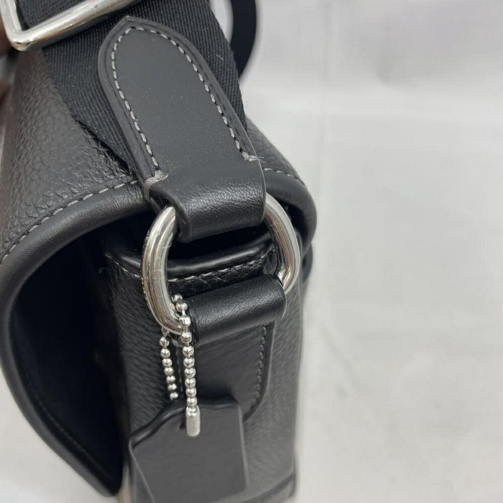 Coach Leather Shoulder Bag (Pre-Owned)