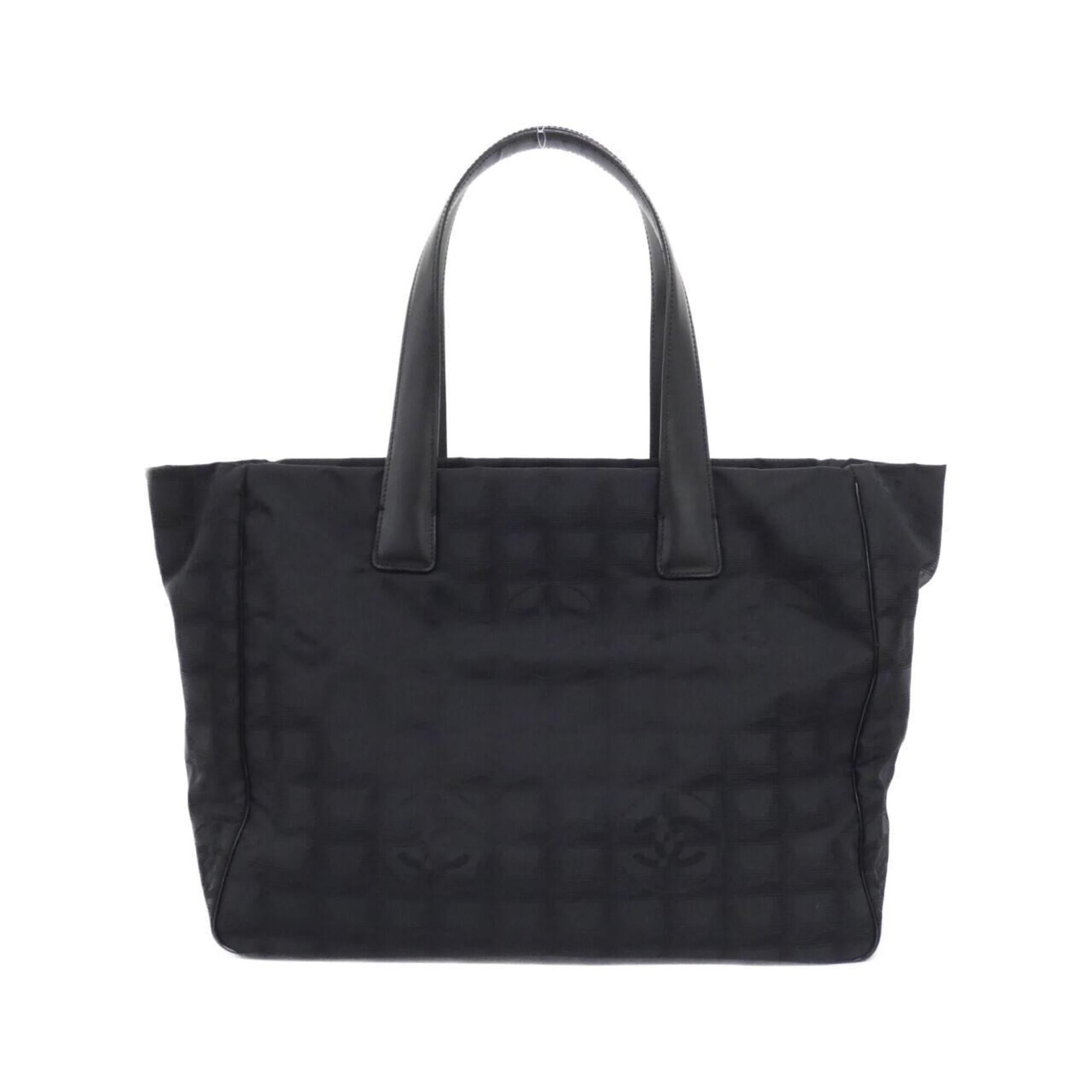 Chanel Black Nylon Handbag (Pre-Owned)