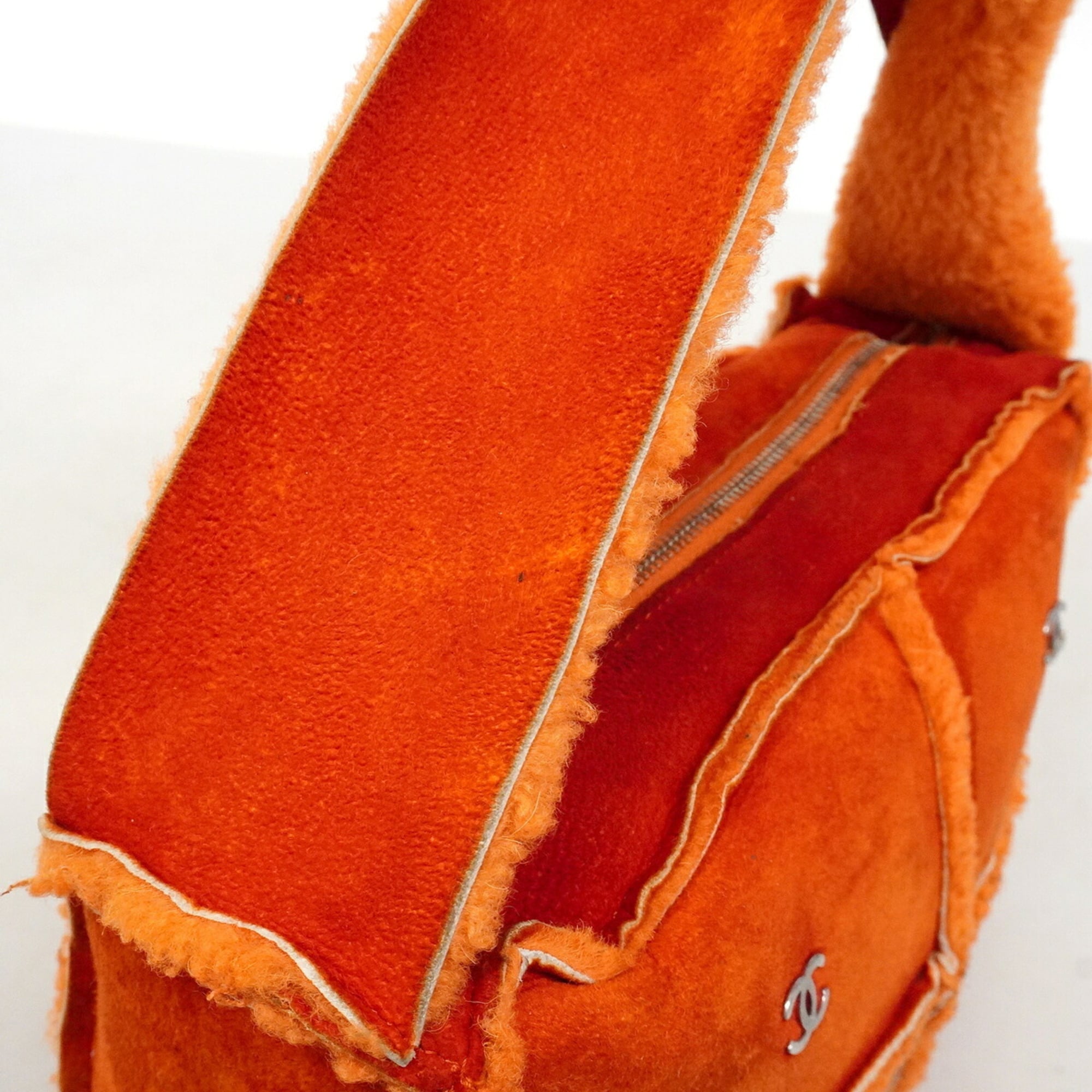 Chanel Orange Shoulder Bag (Pre-Owned)