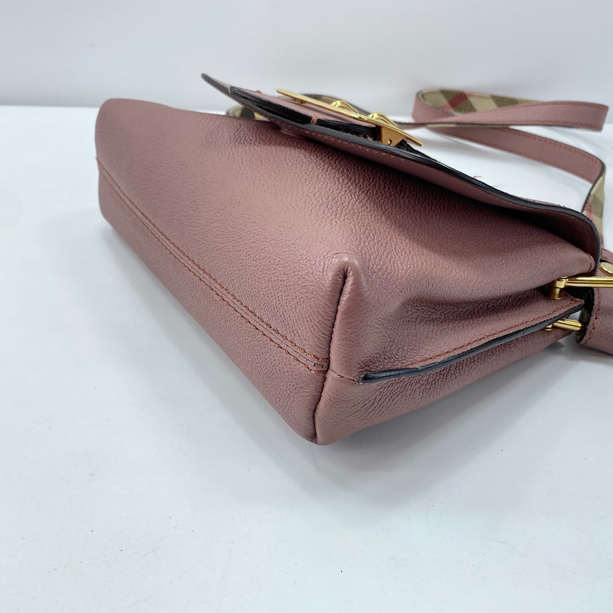 Burberry Pink Leather Shoulder Bag (Pre-Owned)