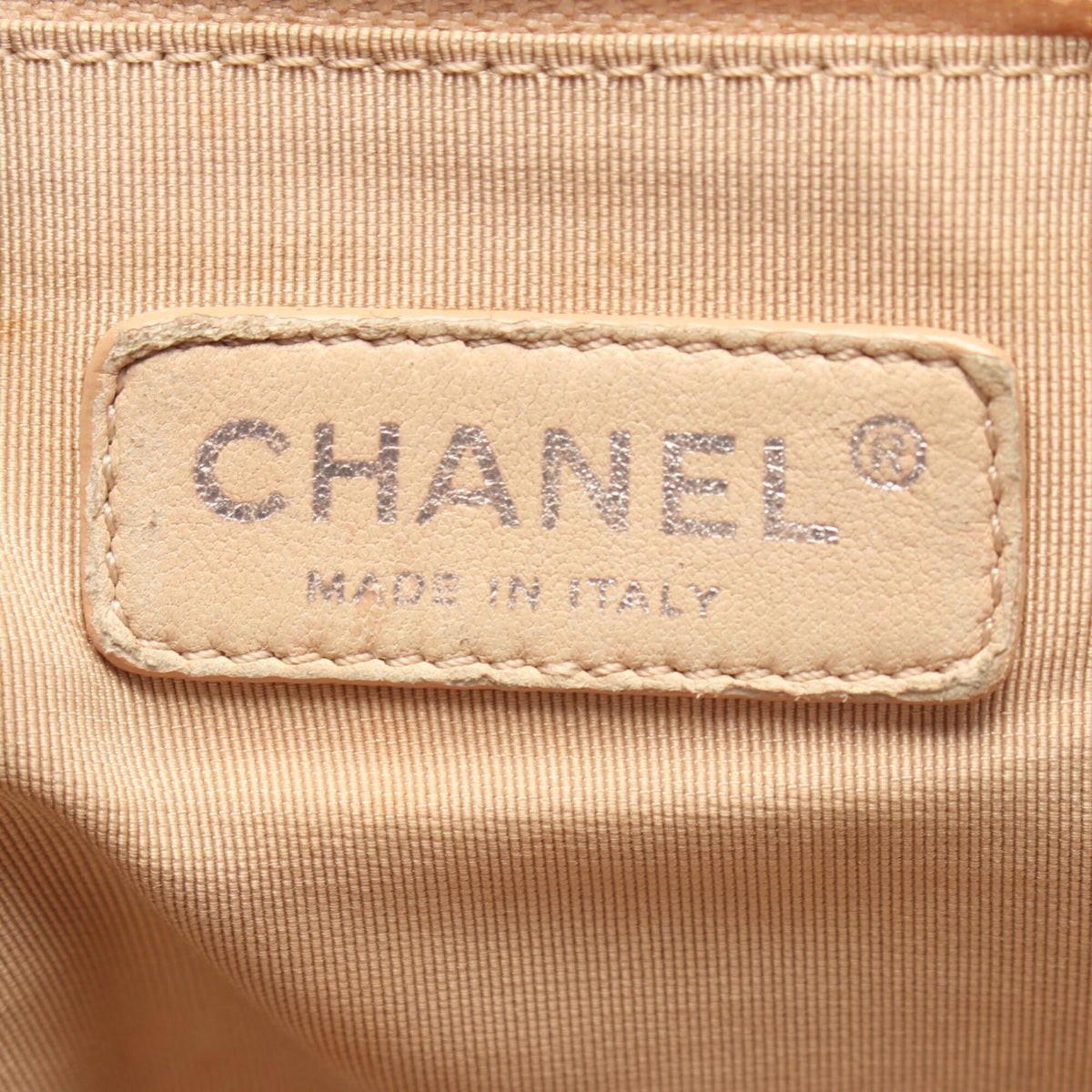 Chanel Black Leather Handbag (Pre-Owned)