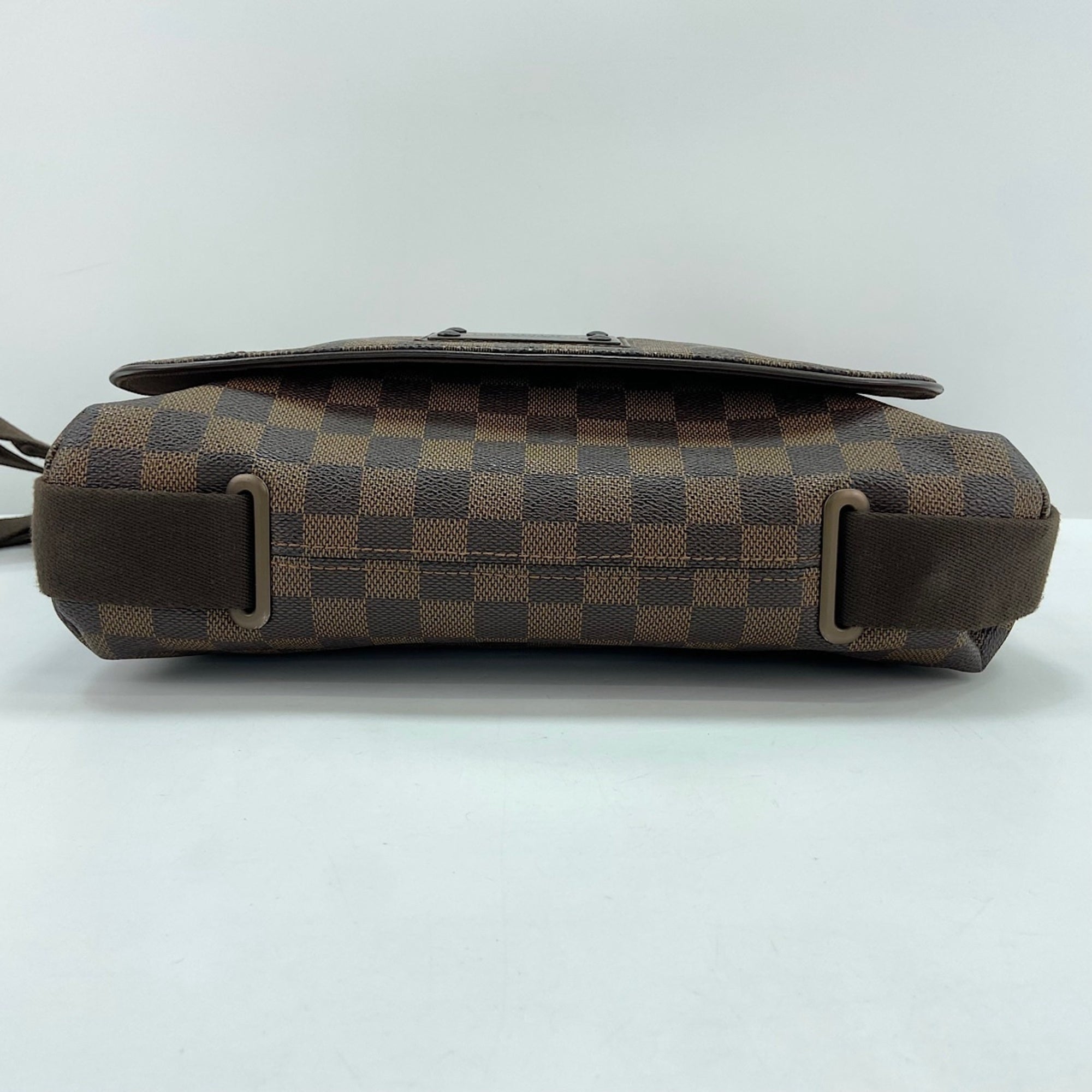Louis Vuitton Brown Shoulder Bag (Pre-Owned)