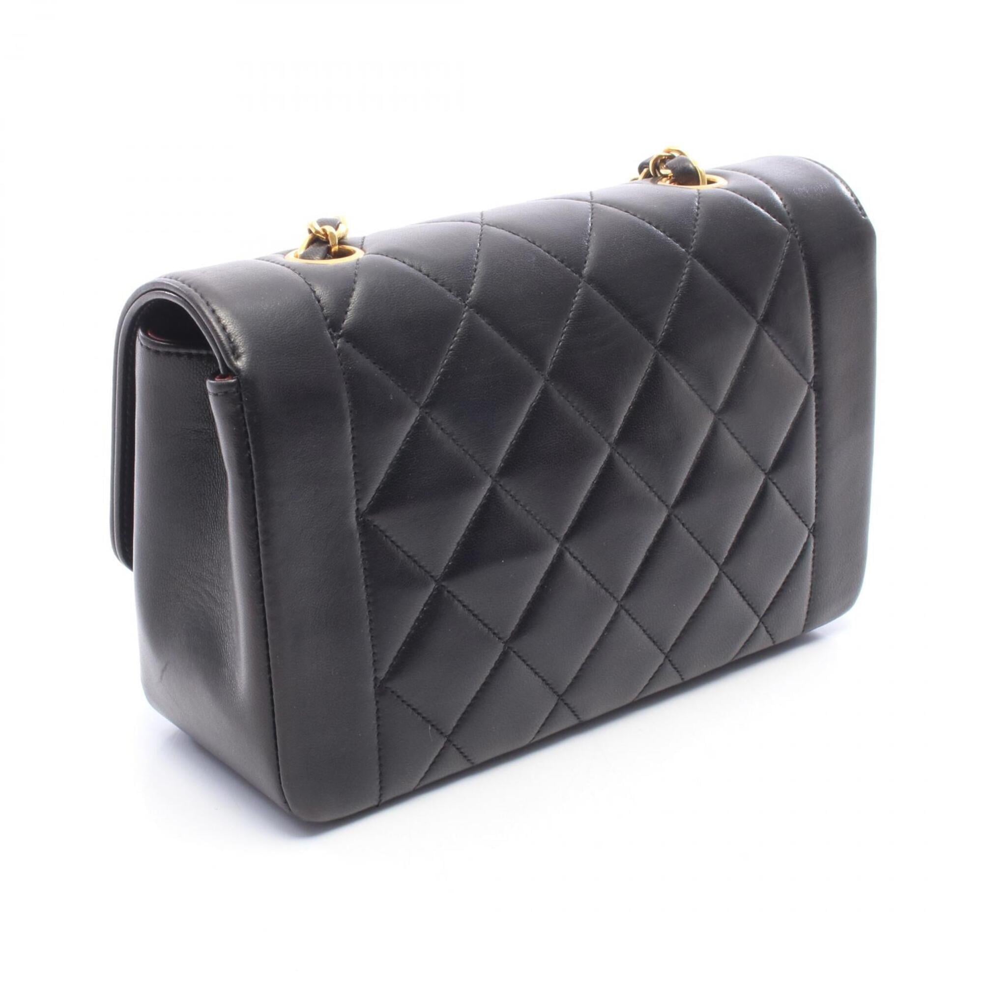 Chanel Black Leather Shoulder Bag (Pre-Owned)