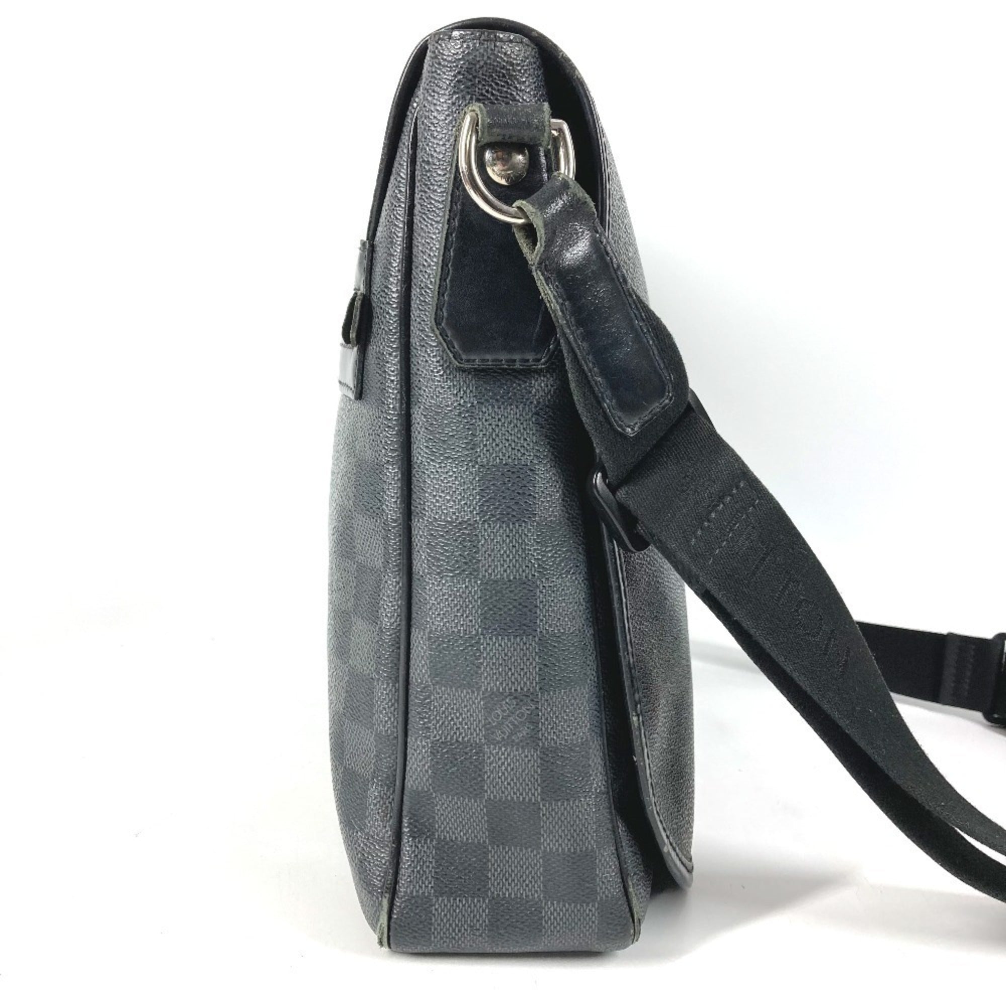 Louis Vuitton Black Damier Graphite Messenger Bag Shoulder Bag (Pre-Owned)