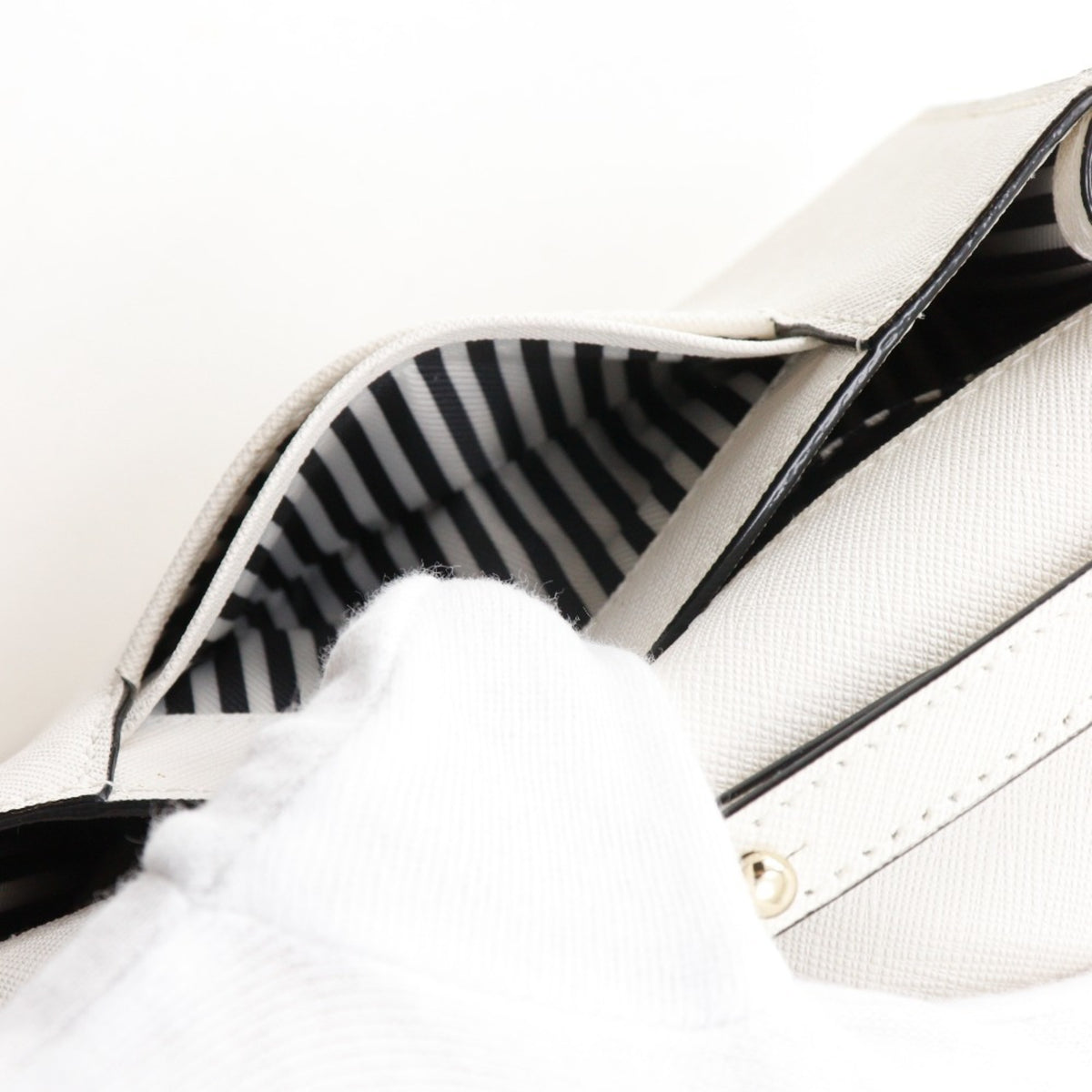 Kate Spade White Leather Pochette Shoulder Bag (Pre-Owned)