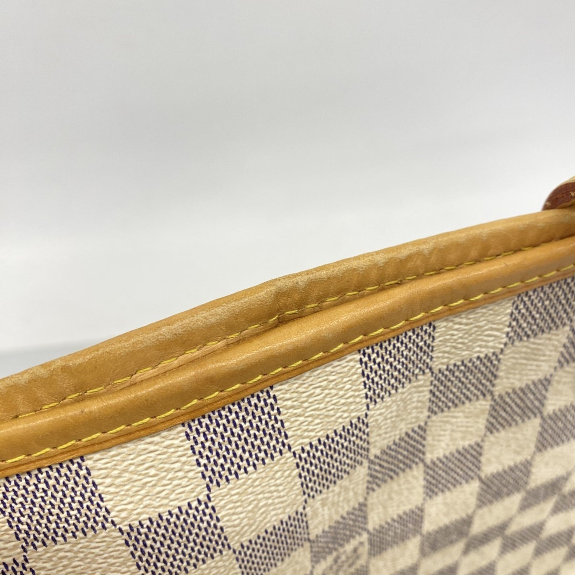 Louis Vuitton White Tote Bag (Pre-Owned)